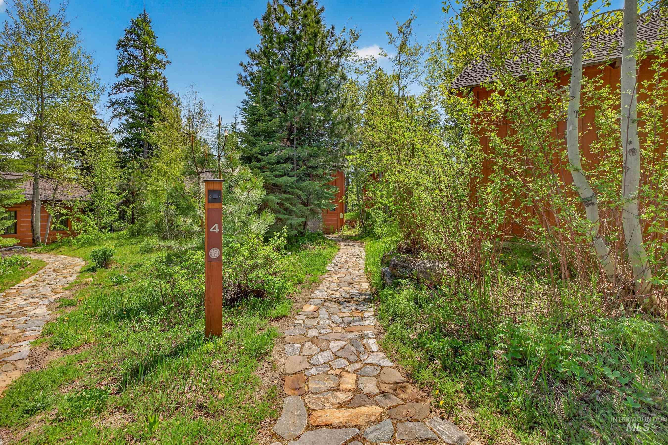 4 Rock Creek Court, Donnelly, Idaho 83615, 2 Bedrooms, 2.5 Bathrooms, Residential For Sale, Price $1,395,000,MLS 98989560