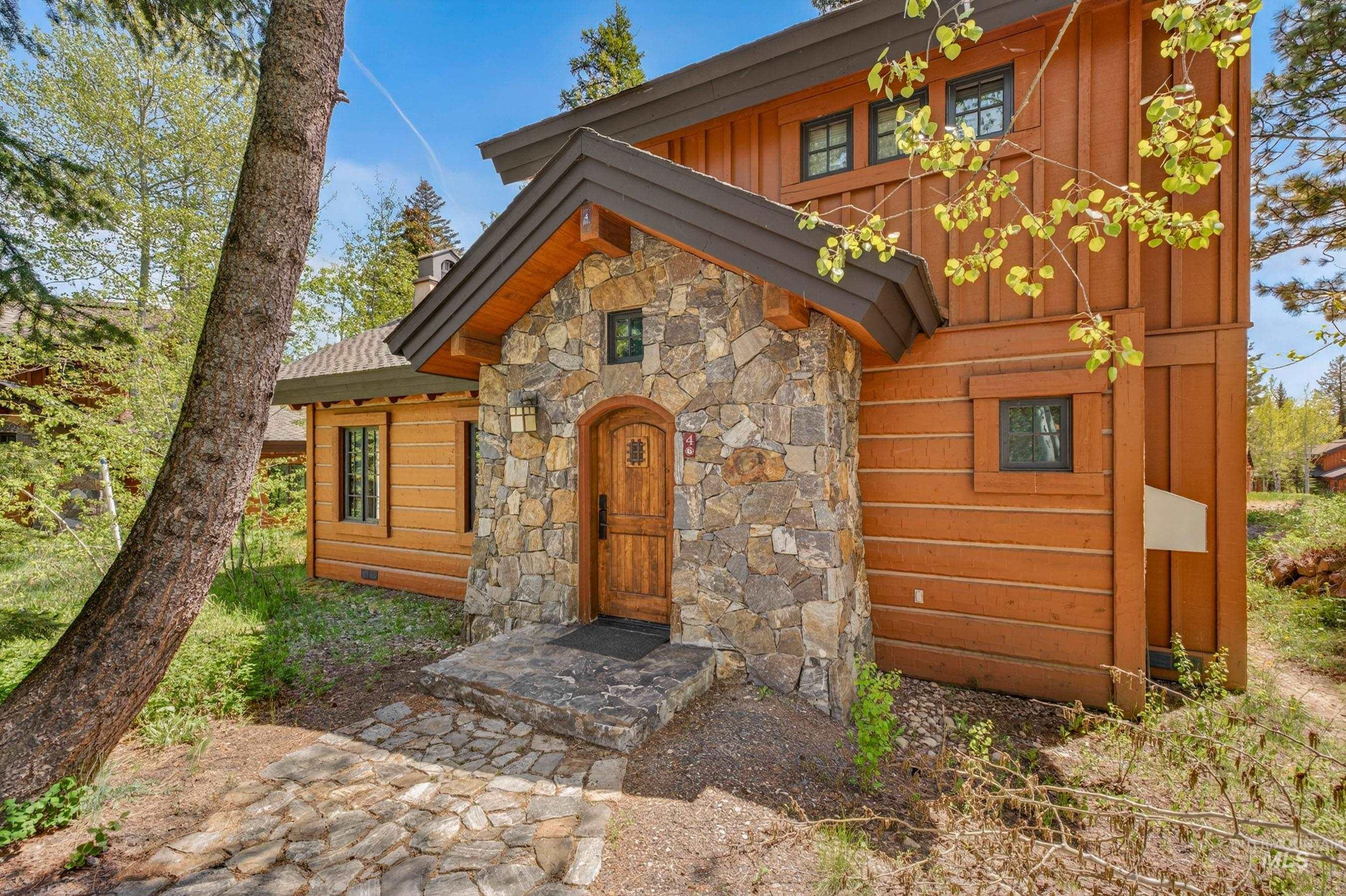 4 Rock Creek Court, Donnelly, Idaho 83615, 2 Bedrooms, 2.5 Bathrooms, Residential For Sale, Price $1,395,000,MLS 98989560