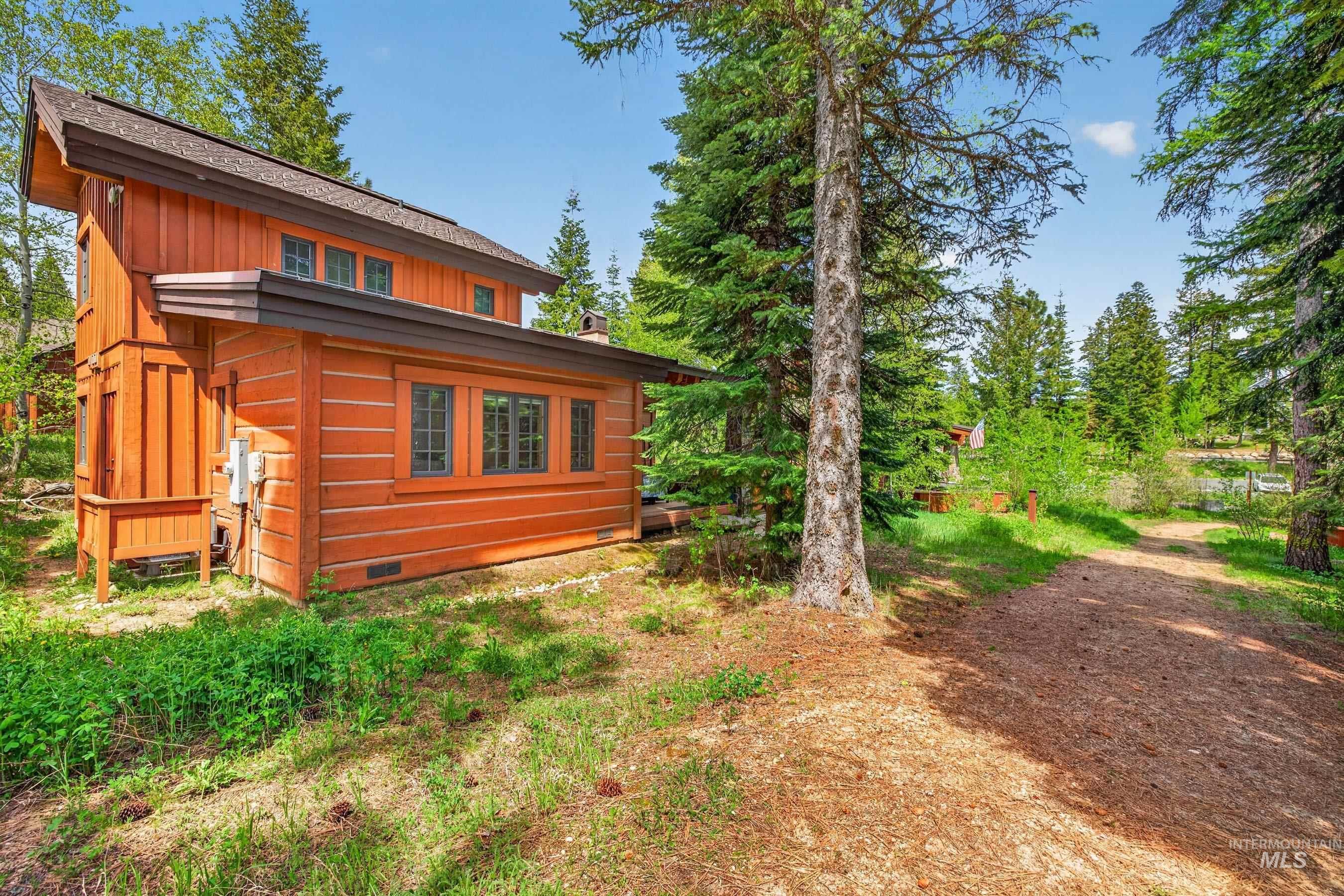 4 Rock Creek Court, Donnelly, Idaho 83615, 2 Bedrooms, 2.5 Bathrooms, Residential For Sale, Price $1,395,000,MLS 98989560