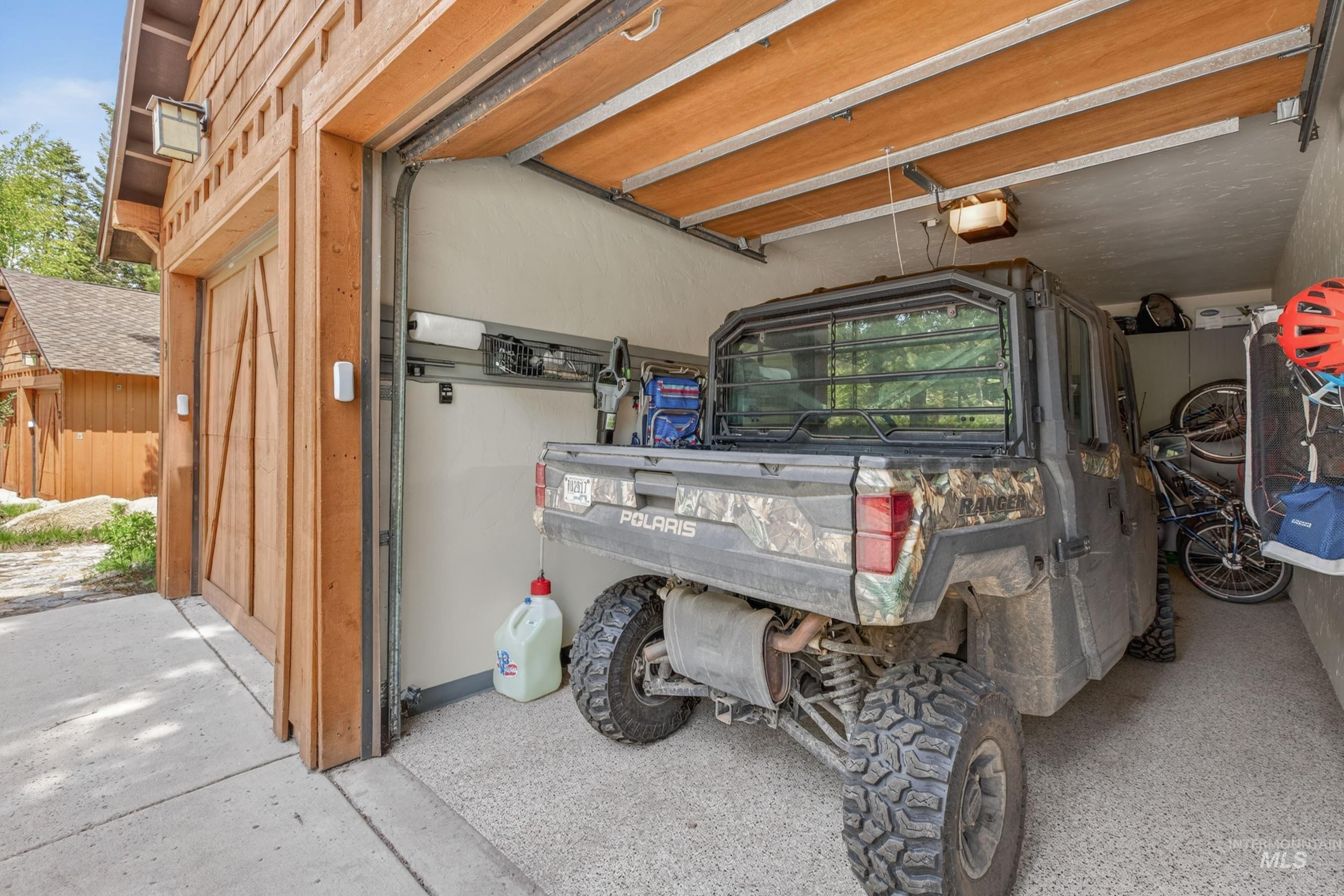 4 Rock Creek Court, Donnelly, Idaho 83615, 2 Bedrooms, 2.5 Bathrooms, Residential For Sale, Price $1,395,000,MLS 98989560