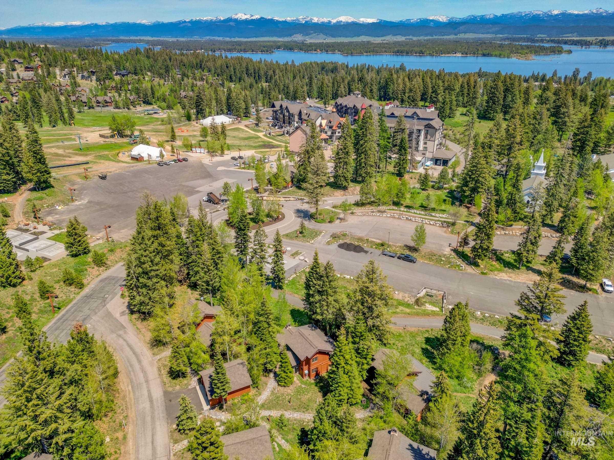 4 Rock Creek Court, Donnelly, Idaho 83615, 2 Bedrooms, 2.5 Bathrooms, Residential For Sale, Price $1,395,000,MLS 98989560