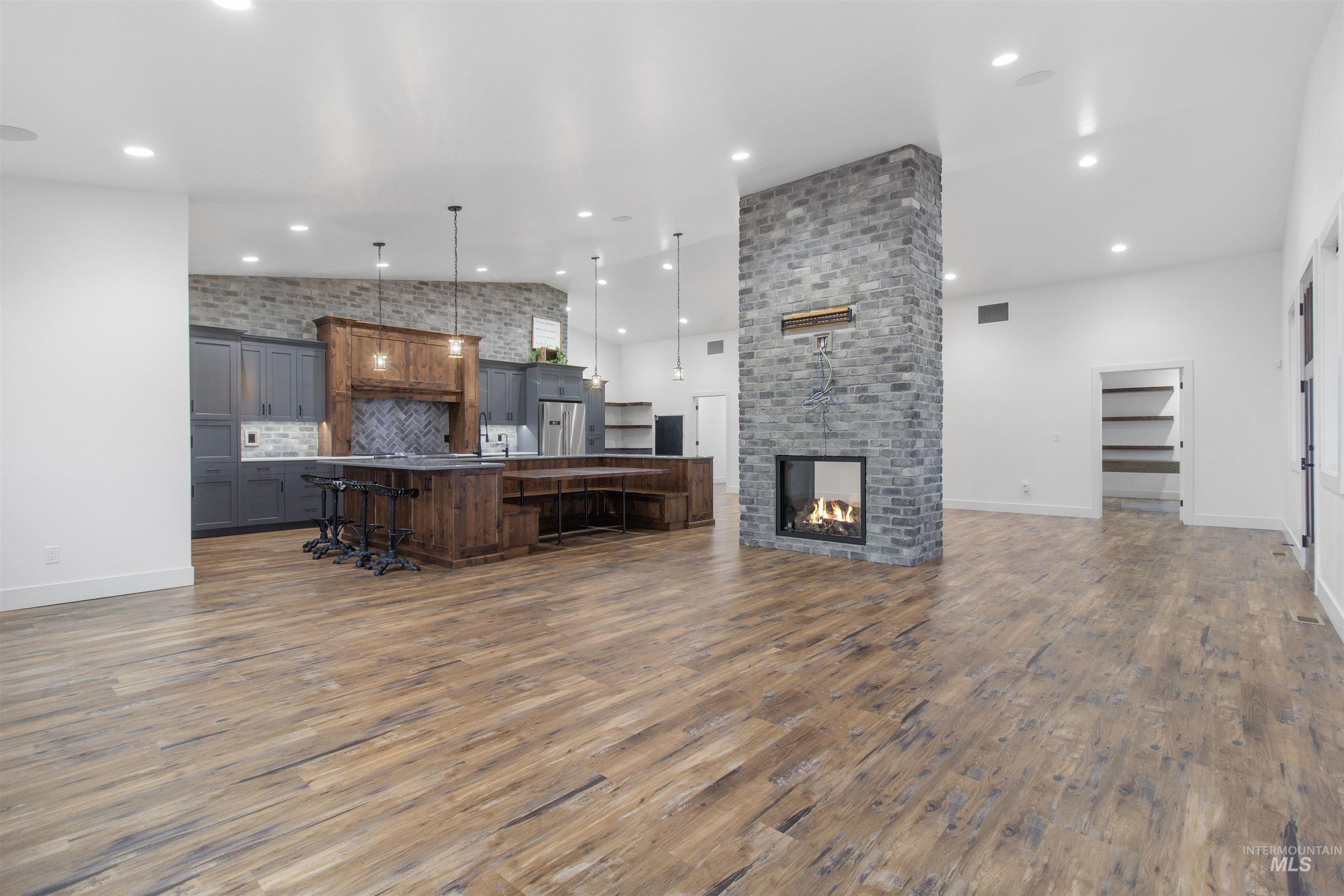 3924 N 2100 E, Filer, Idaho 83328, 5 Bedrooms, 4.5 Bathrooms, Residential For Sale, Price $1,100,000,MLS 98989565
