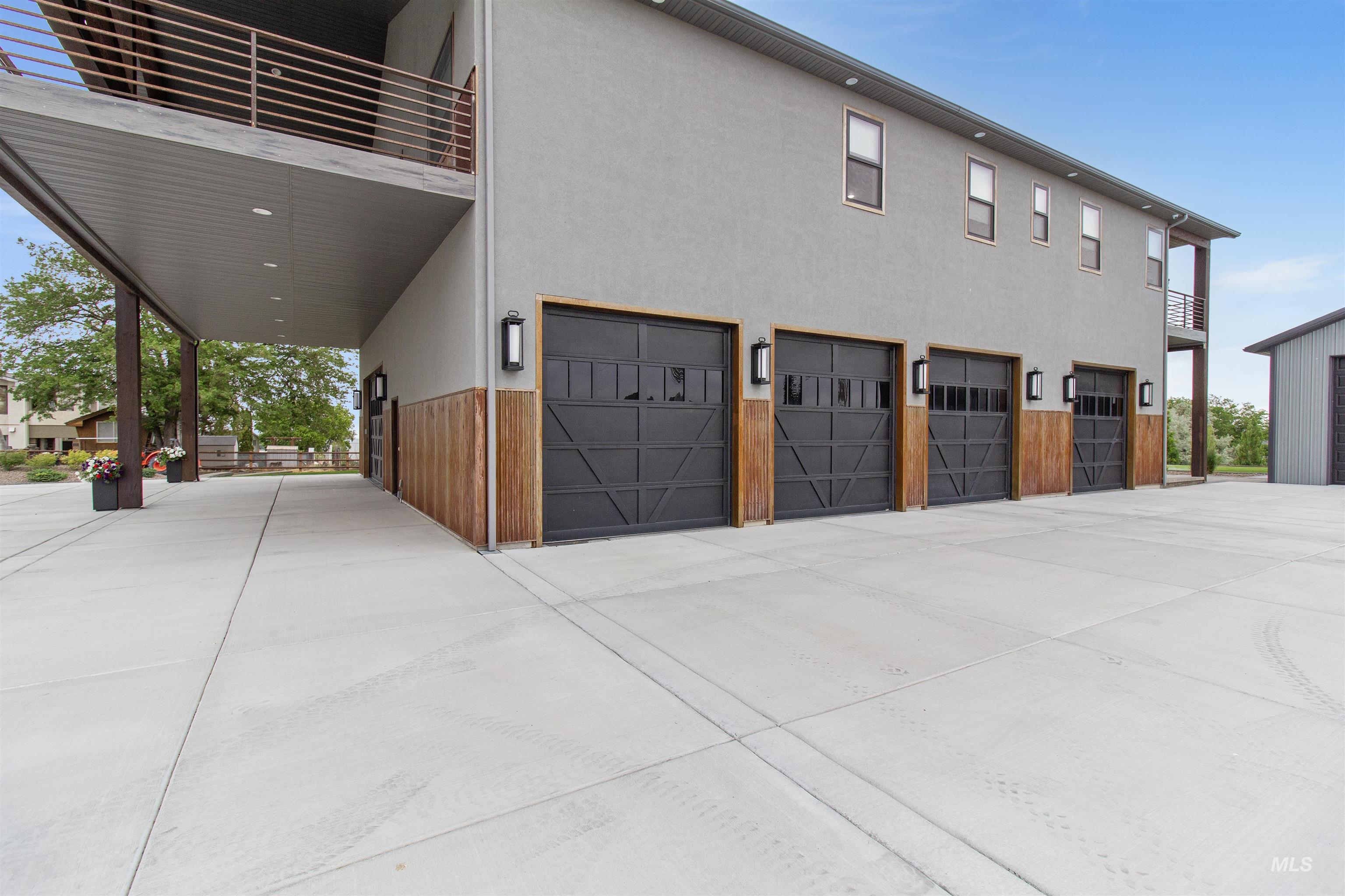 3924 N 2100 E, Filer, Idaho 83328, 5 Bedrooms, 4.5 Bathrooms, Residential For Sale, Price $1,100,000,MLS 98989565