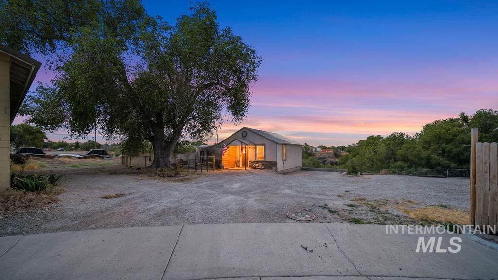 645 5th Ave W, Twin Falls, Idaho 83301, 2 Bedrooms, 2 Bathrooms, Residential For Sale, Price $229,500,MLS 98989576