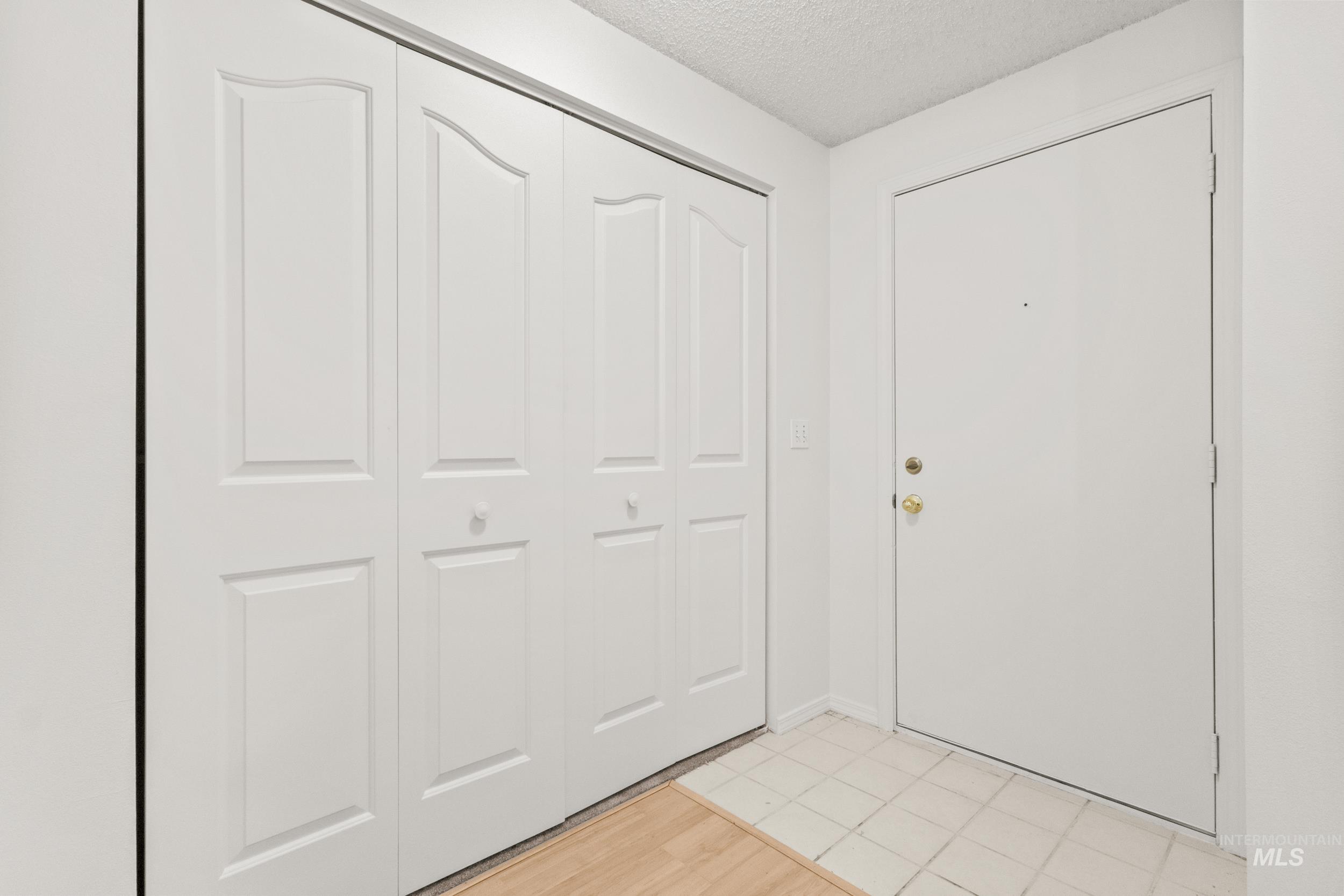 3687 S Gekeler Ln, Boise, Idaho 83706, 3 Bedrooms, 2 Bathrooms, Residential For Sale, Price $340,000,MLS 98989582