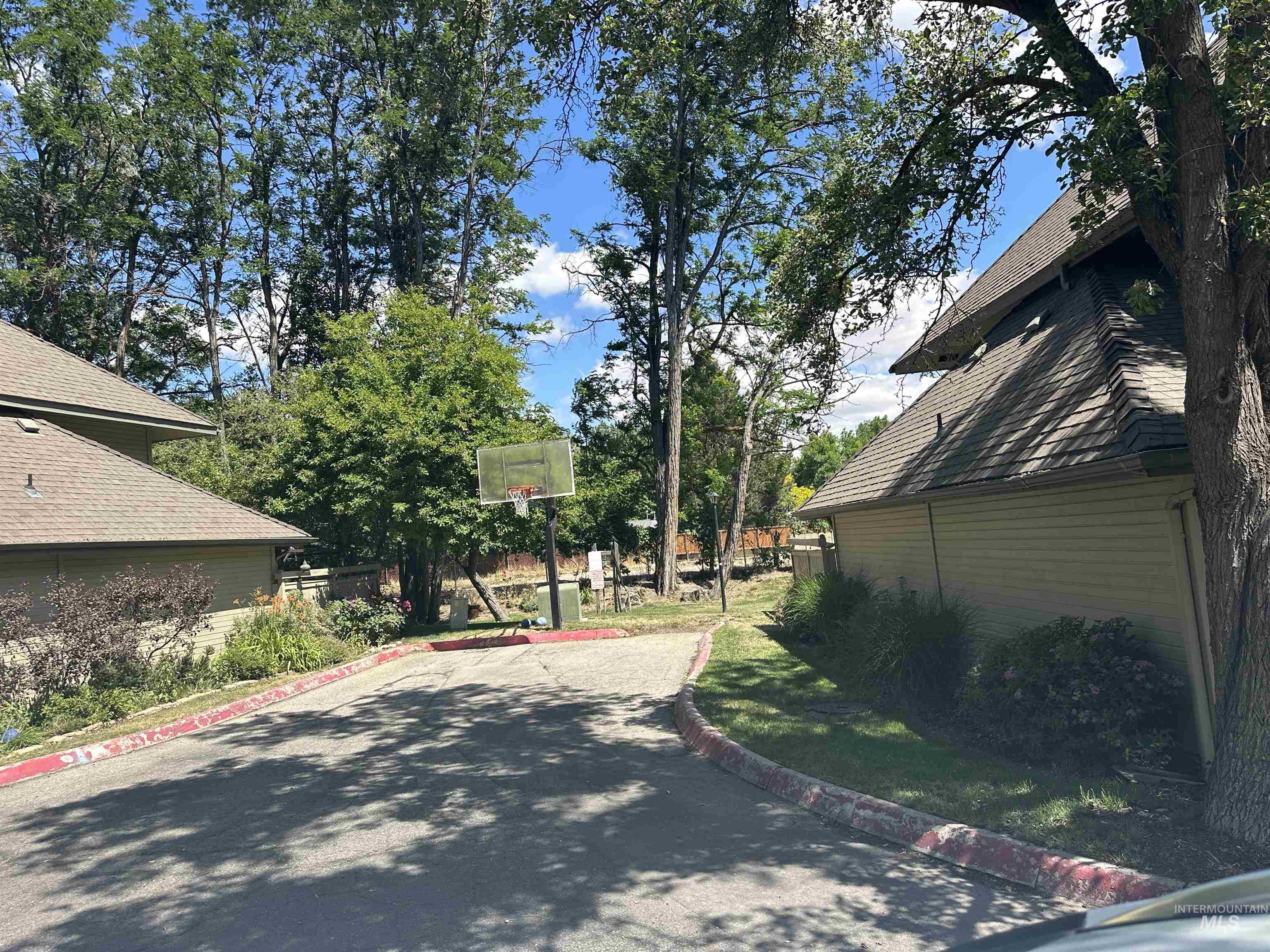 3687 S Gekeler Ln, Boise, Idaho 83706, 3 Bedrooms, 2 Bathrooms, Residential For Sale, Price $340,000,MLS 98989582