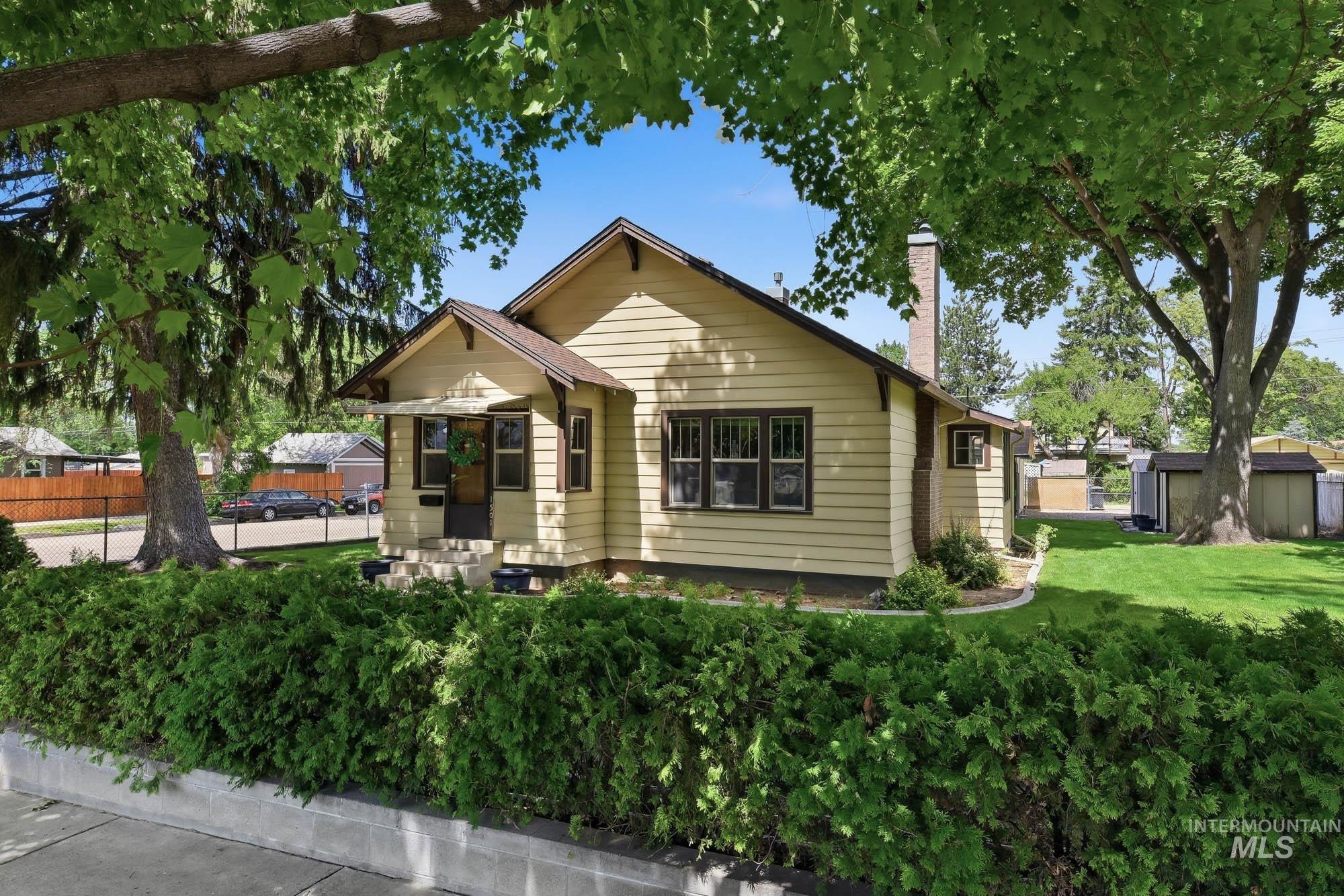 1501 Blaine St, Caldwell, Idaho 83605-4334, 3 Bedrooms, 1 Bathroom, Residential For Sale, Price $349,900,MLS 98989591