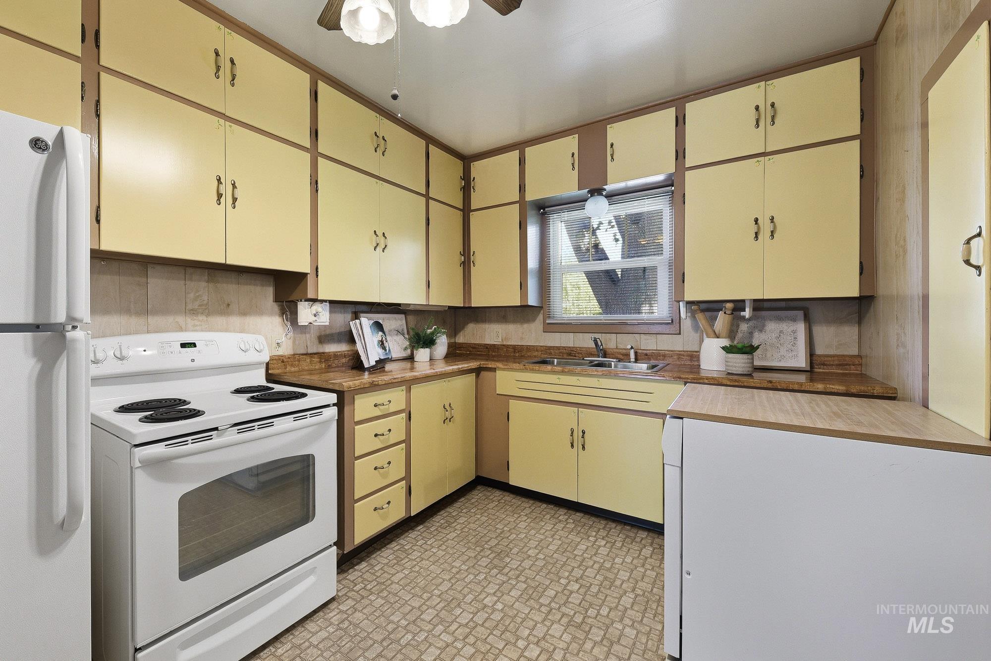 1501 Blaine St, Caldwell, Idaho 83605-4334, 3 Bedrooms, 1 Bathroom, Residential For Sale, Price $349,900,MLS 98989591