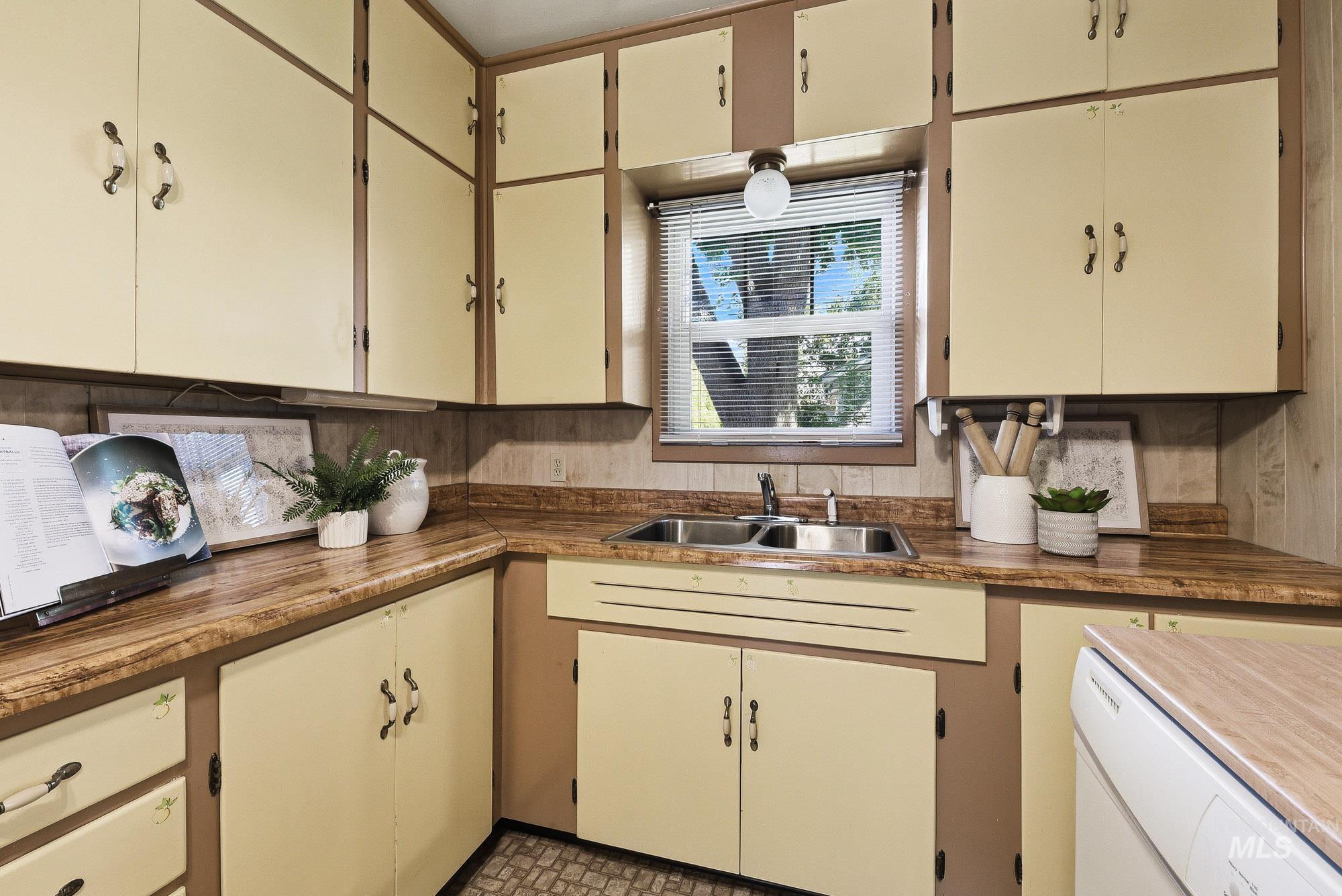 1501 Blaine St, Caldwell, Idaho 83605-4334, 3 Bedrooms, 1 Bathroom, Residential For Sale, Price $349,900,MLS 98989591