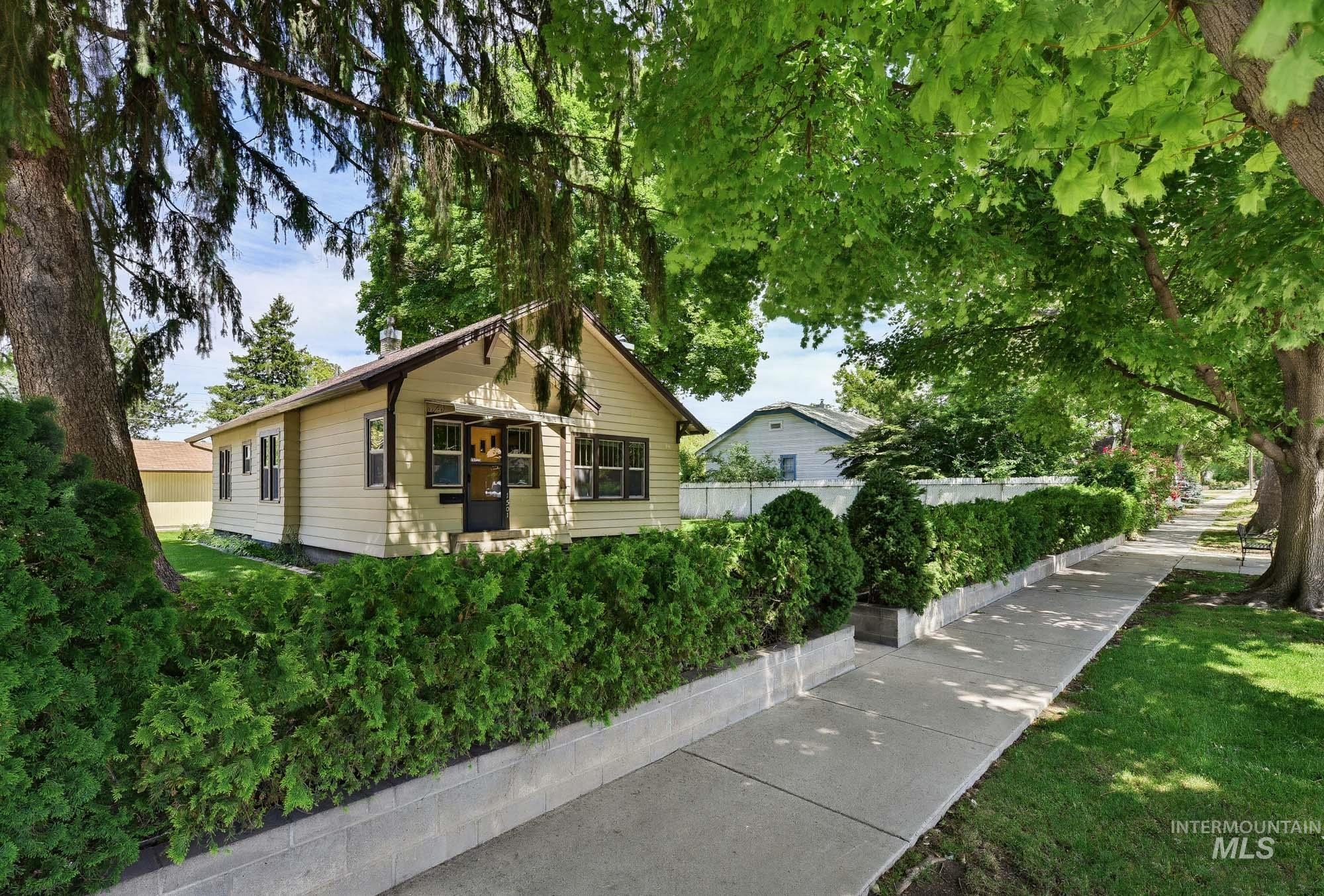 1501 Blaine St, Caldwell, Idaho 83605-4334, 3 Bedrooms, 1 Bathroom, Residential For Sale, Price $349,900,MLS 98989591