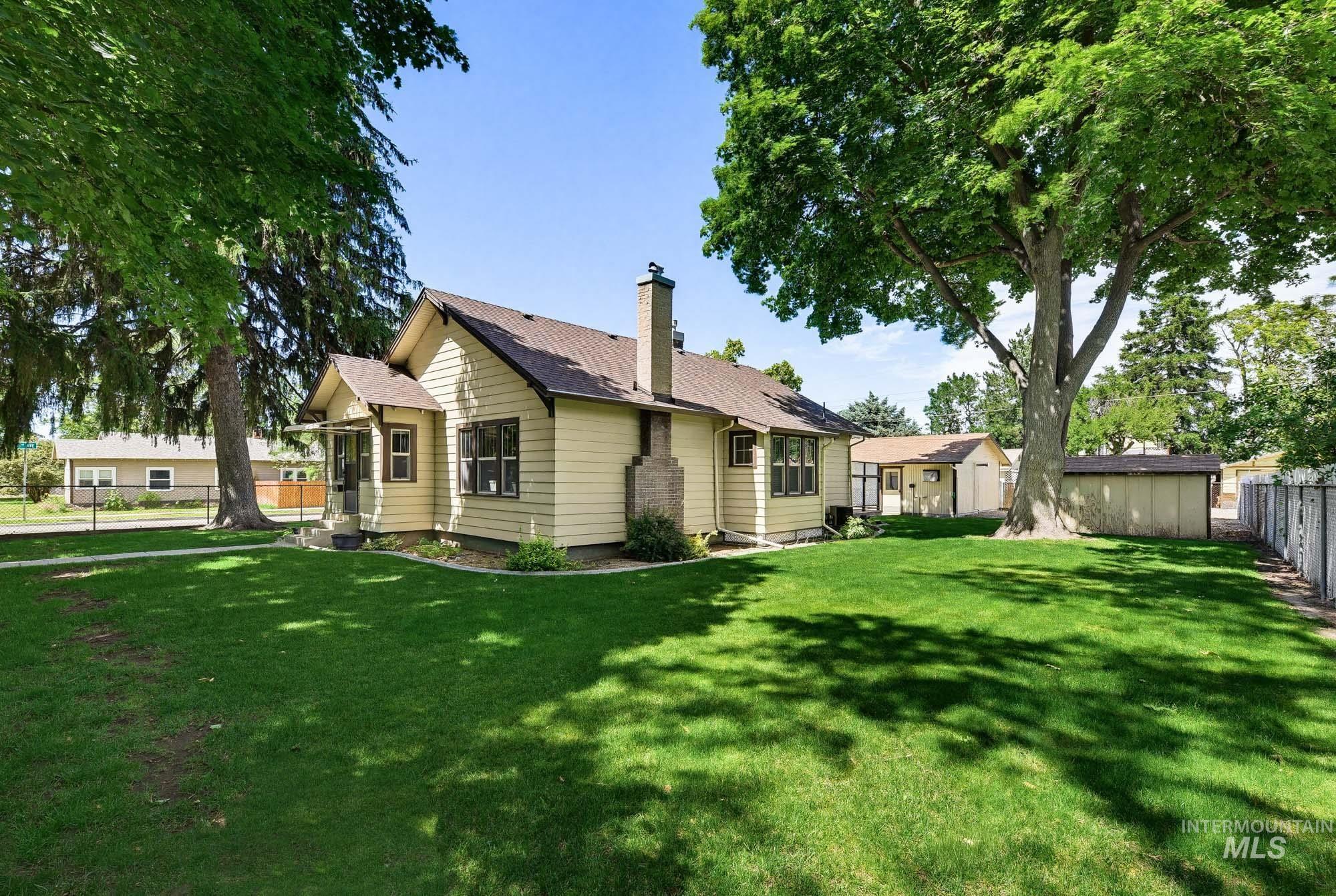1501 Blaine St, Caldwell, Idaho 83605-4334, 3 Bedrooms, 1 Bathroom, Residential For Sale, Price $349,900,MLS 98989591
