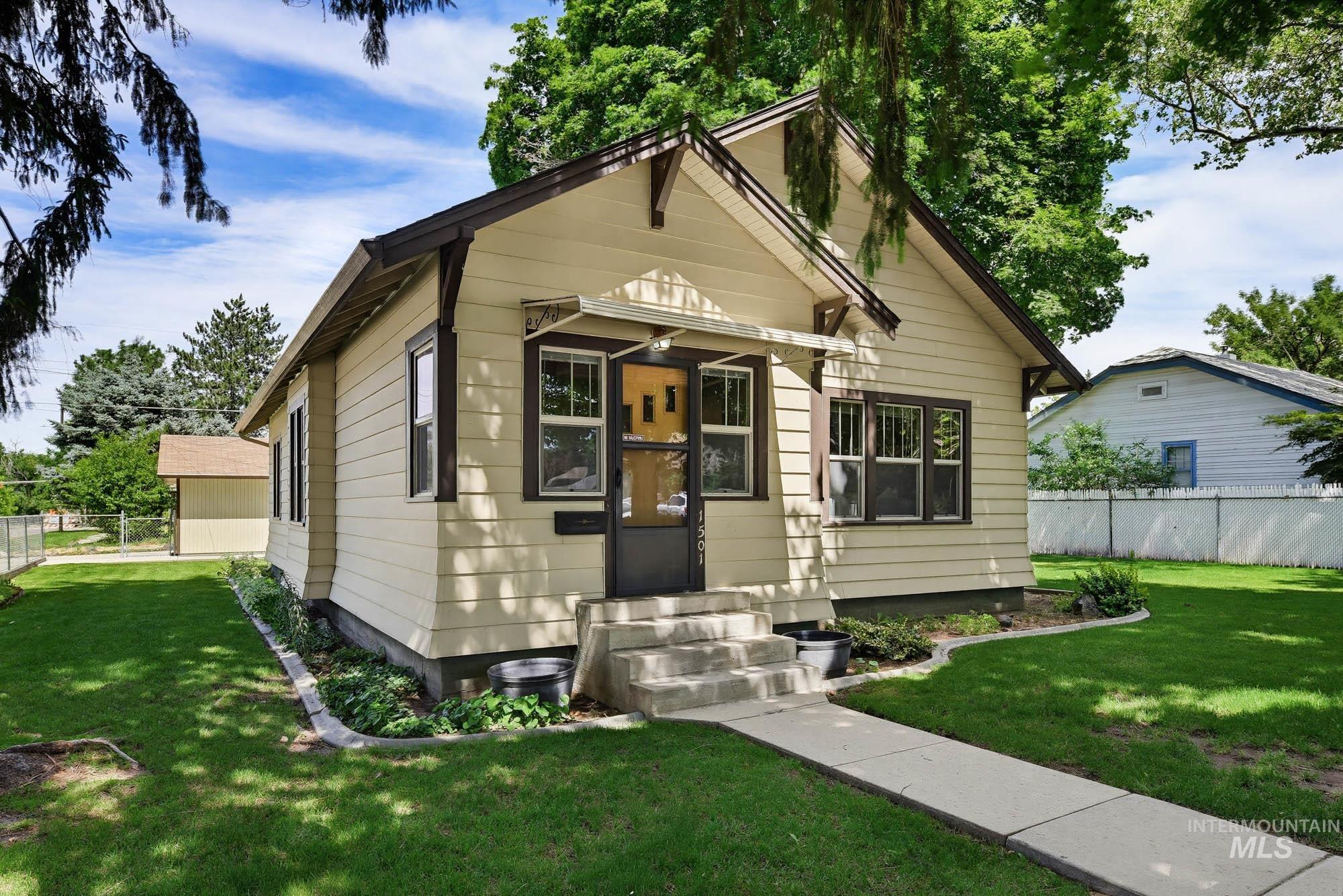 1501 Blaine St, Caldwell, Idaho 83605-4334, 3 Bedrooms, 1 Bathroom, Residential For Sale, Price $349,900,MLS 98989591