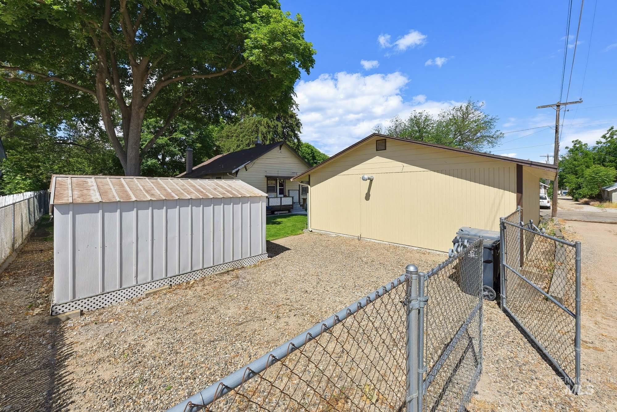 1501 Blaine St, Caldwell, Idaho 83605-4334, 3 Bedrooms, 1 Bathroom, Residential For Sale, Price $349,900,MLS 98989591