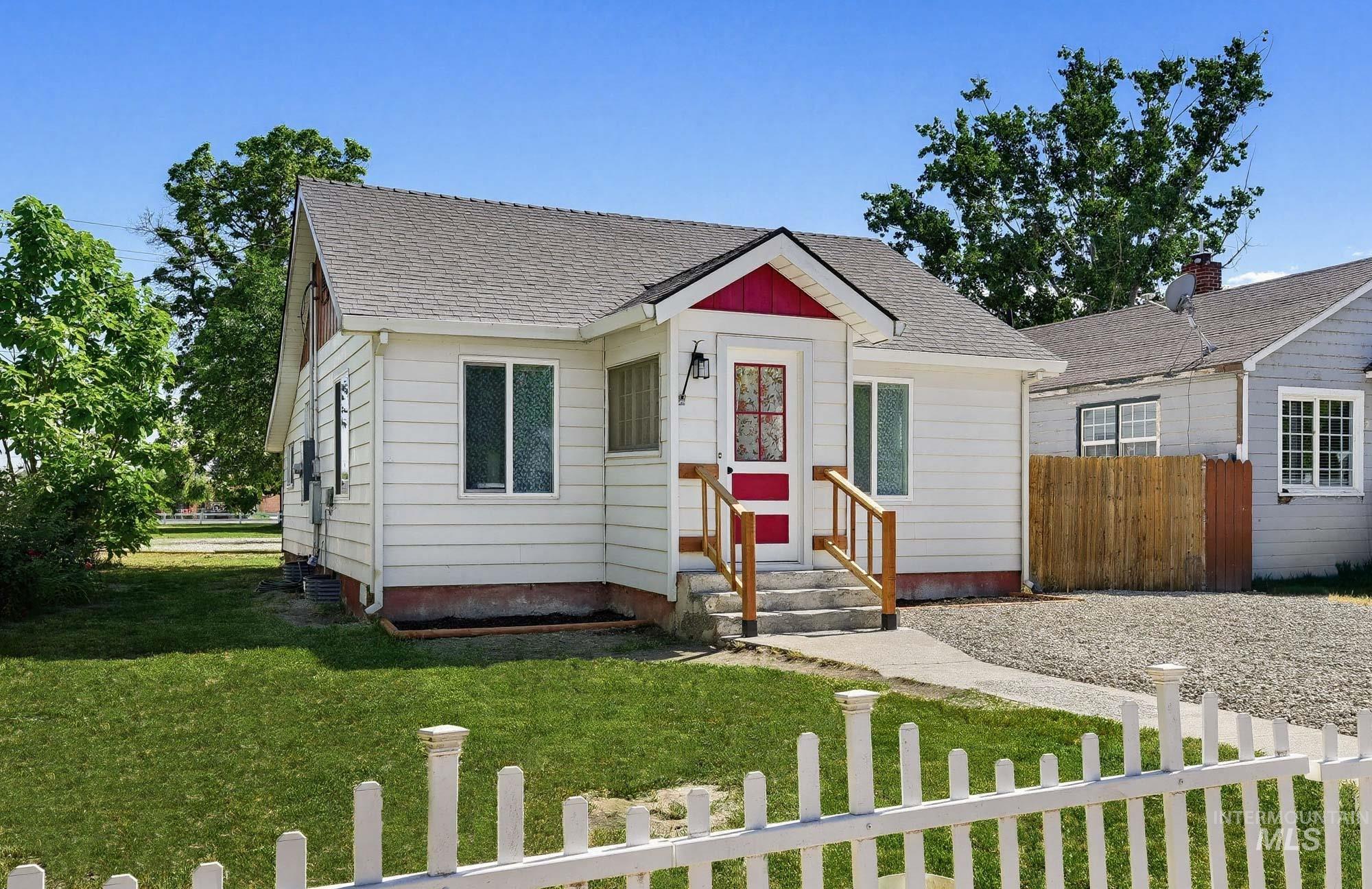 18 E Montana Ave, Homedale, Idaho 83628-3256, 2 Bedrooms, 1 Bathroom, Residential For Sale, Price $258,900,MLS 98989594