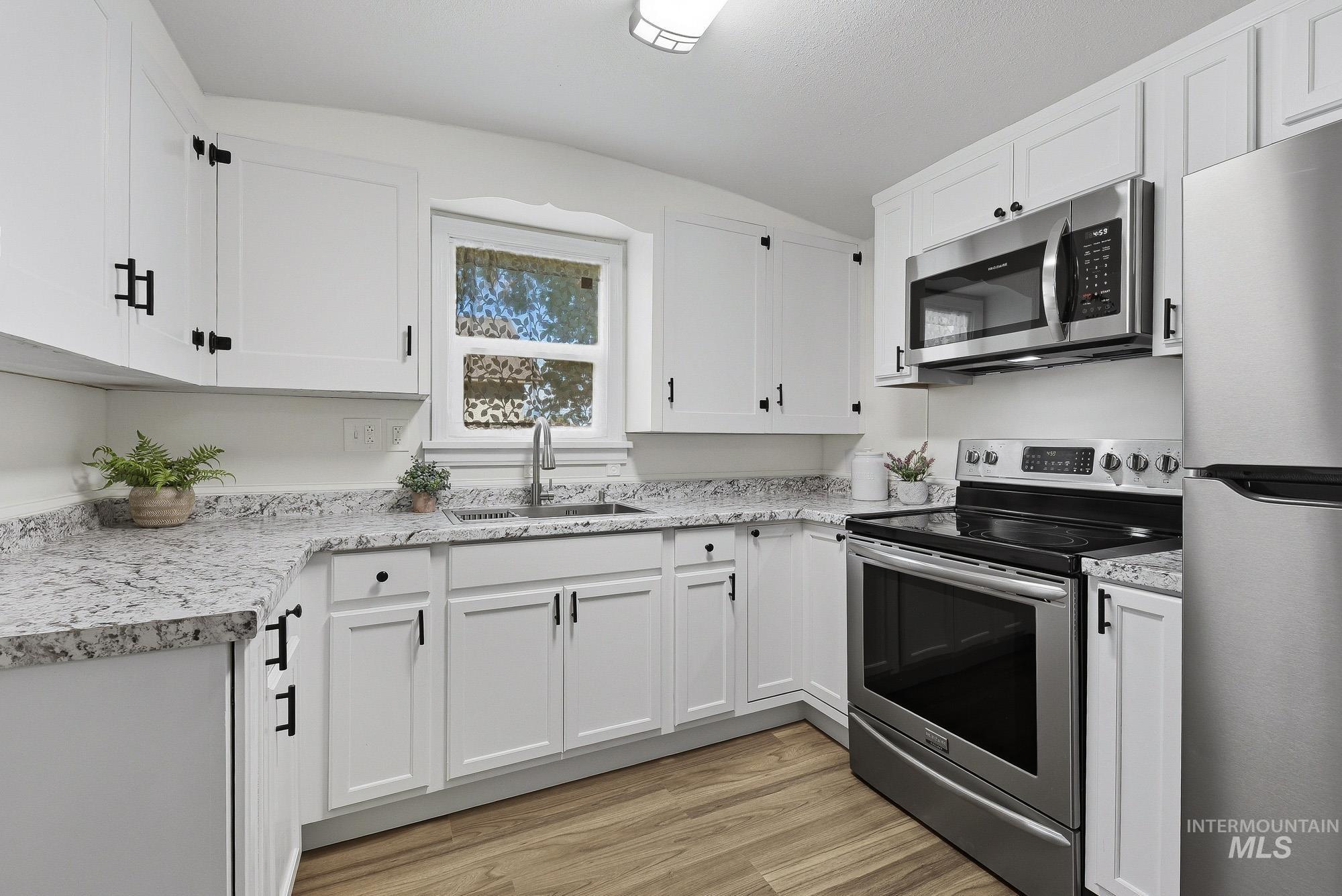 18 E Montana Ave, Homedale, Idaho 83628-3256, 2 Bedrooms, 1 Bathroom, Residential For Sale, Price $258,900,MLS 98989594