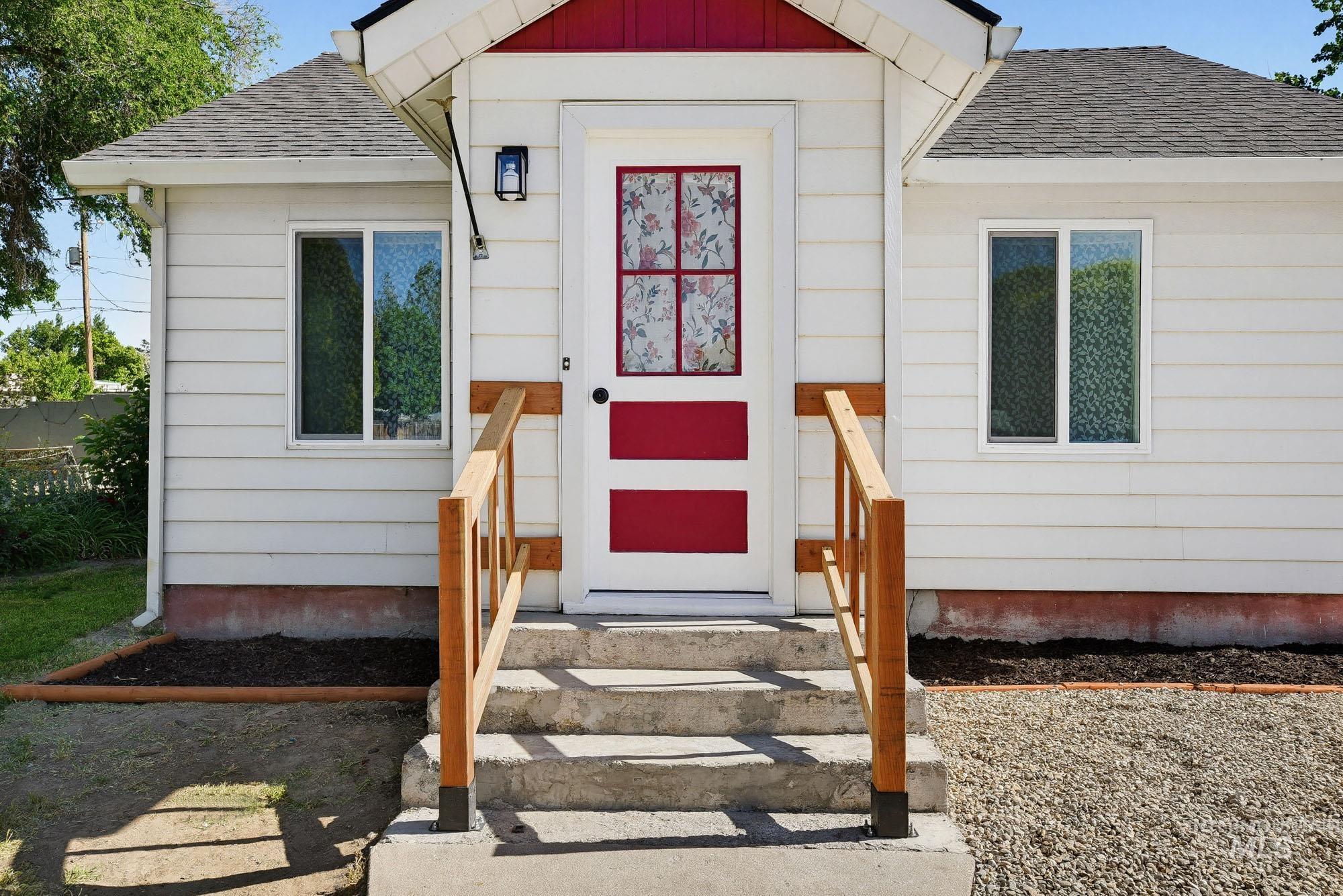 18 E Montana Ave, Homedale, Idaho 83628-3256, 2 Bedrooms, 1 Bathroom, Residential For Sale, Price $258,900,MLS 98989594