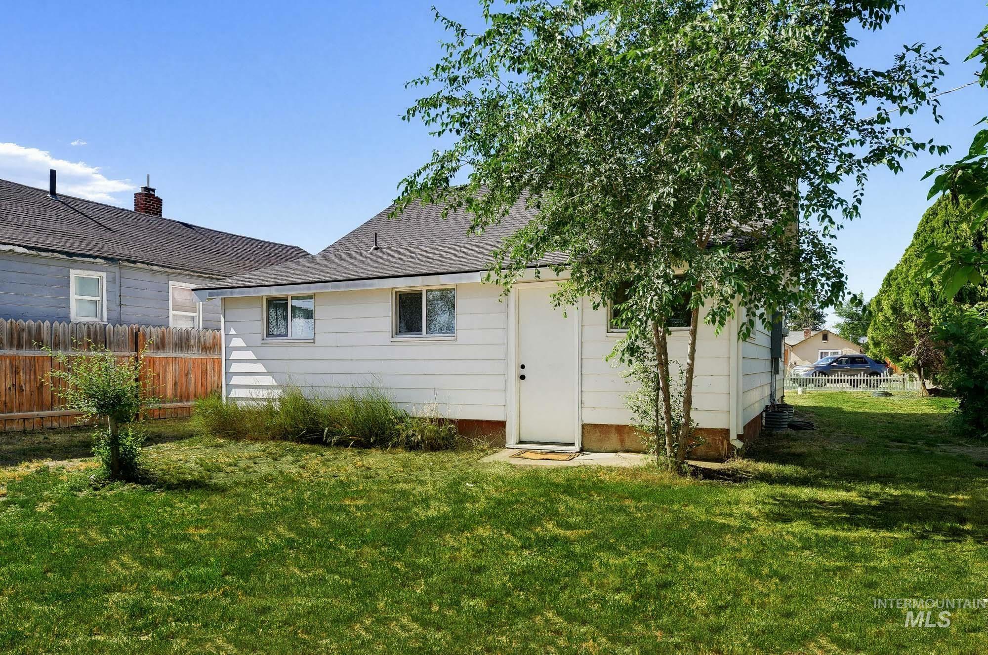 18 E Montana Ave, Homedale, Idaho 83628-3256, 2 Bedrooms, 1 Bathroom, Residential For Sale, Price $258,900,MLS 98989594