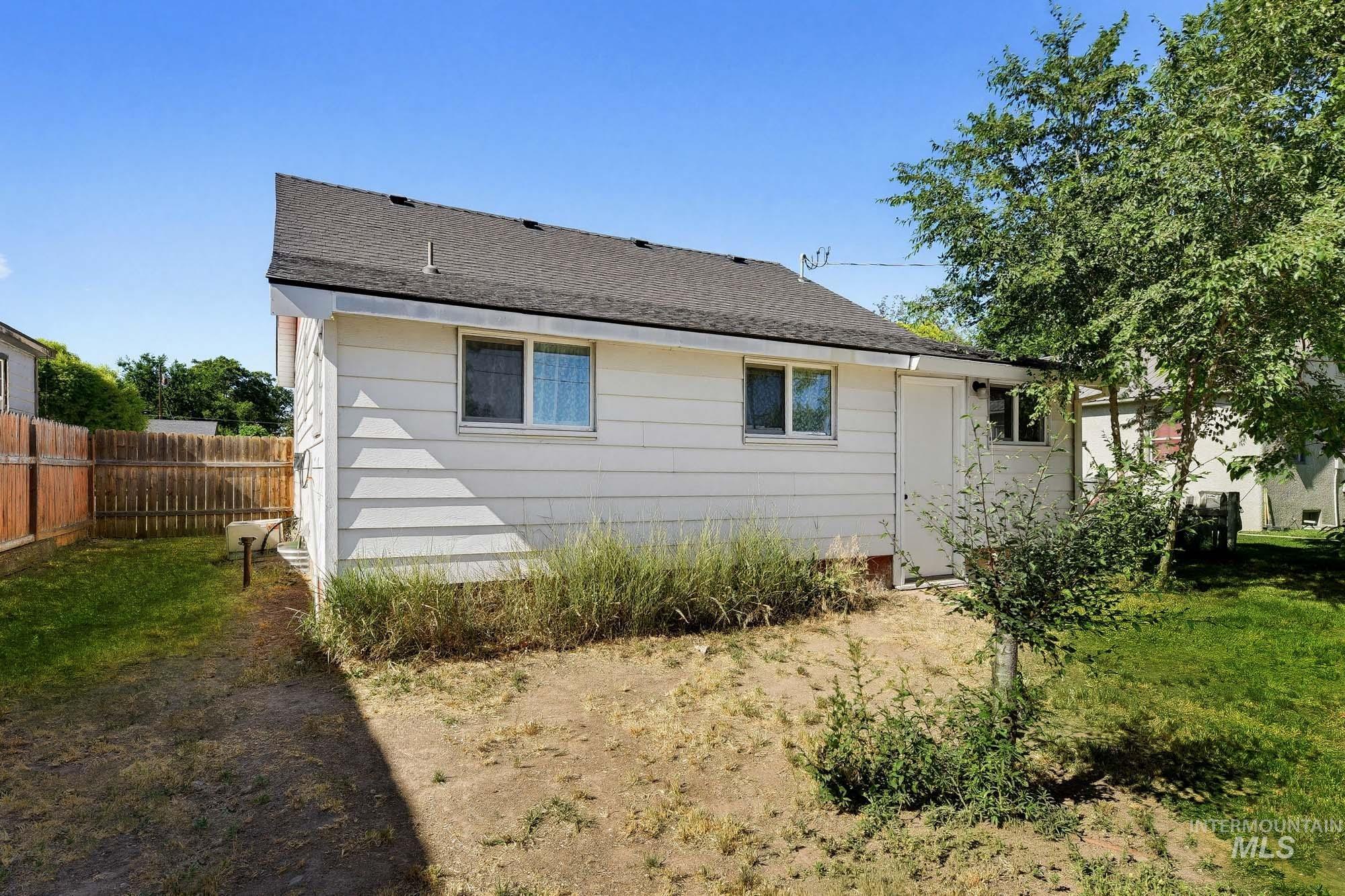 18 E Montana Ave, Homedale, Idaho 83628-3256, 2 Bedrooms, 1 Bathroom, Residential For Sale, Price $258,900,MLS 98989594