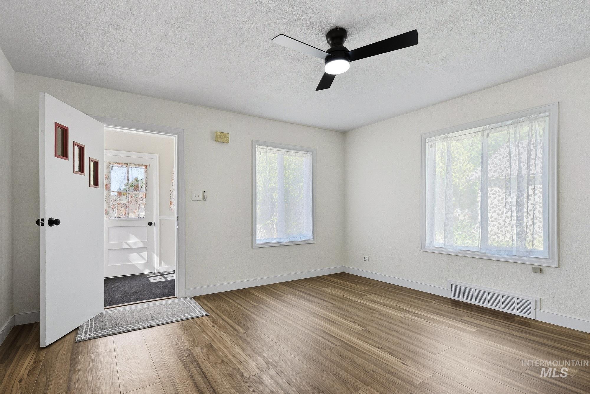 18 E Montana Ave, Homedale, Idaho 83628-3256, 2 Bedrooms, 1 Bathroom, Residential For Sale, Price $258,900,MLS 98989594
