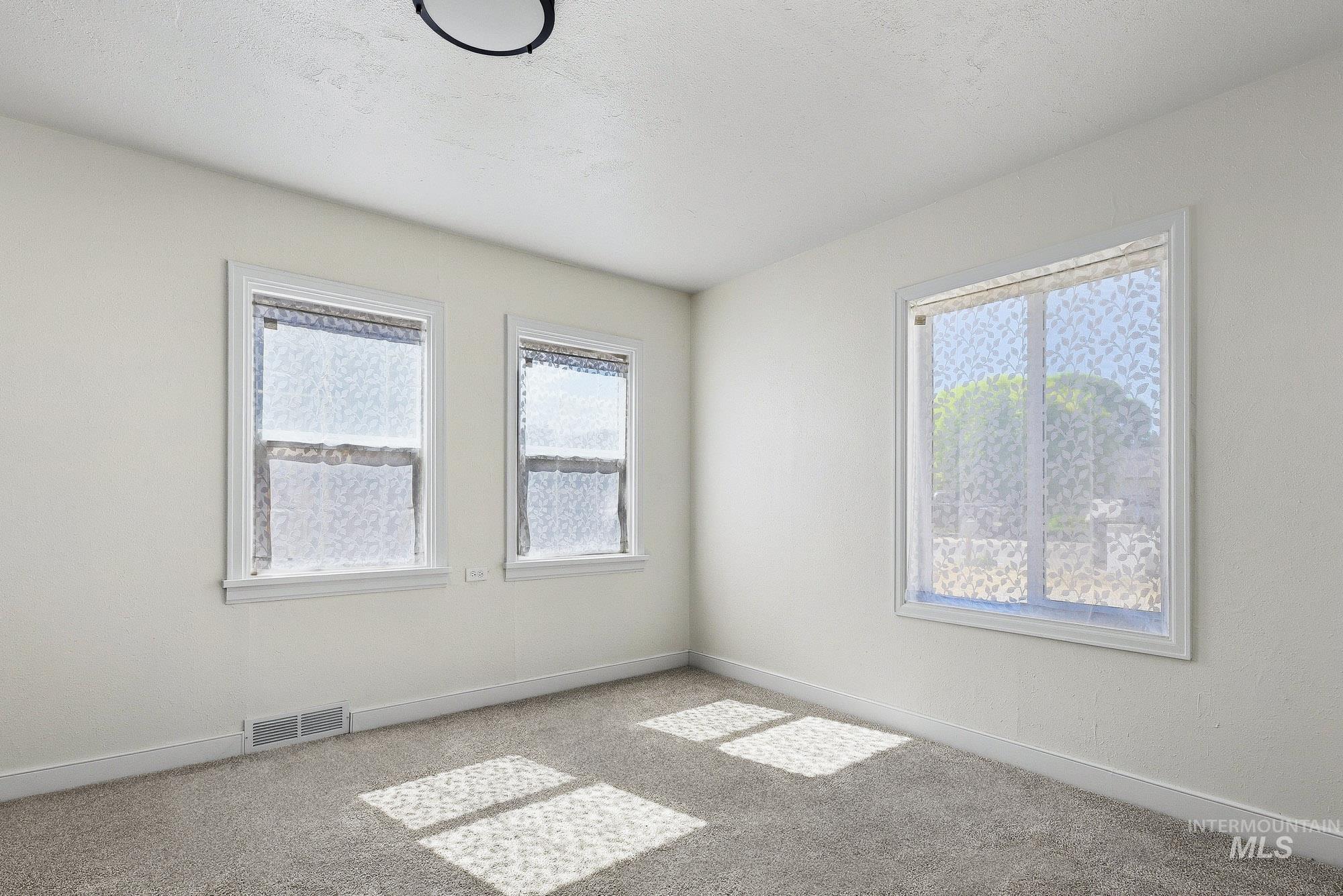 18 E Montana Ave, Homedale, Idaho 83628-3256, 2 Bedrooms, 1 Bathroom, Residential For Sale, Price $258,900,MLS 98989594