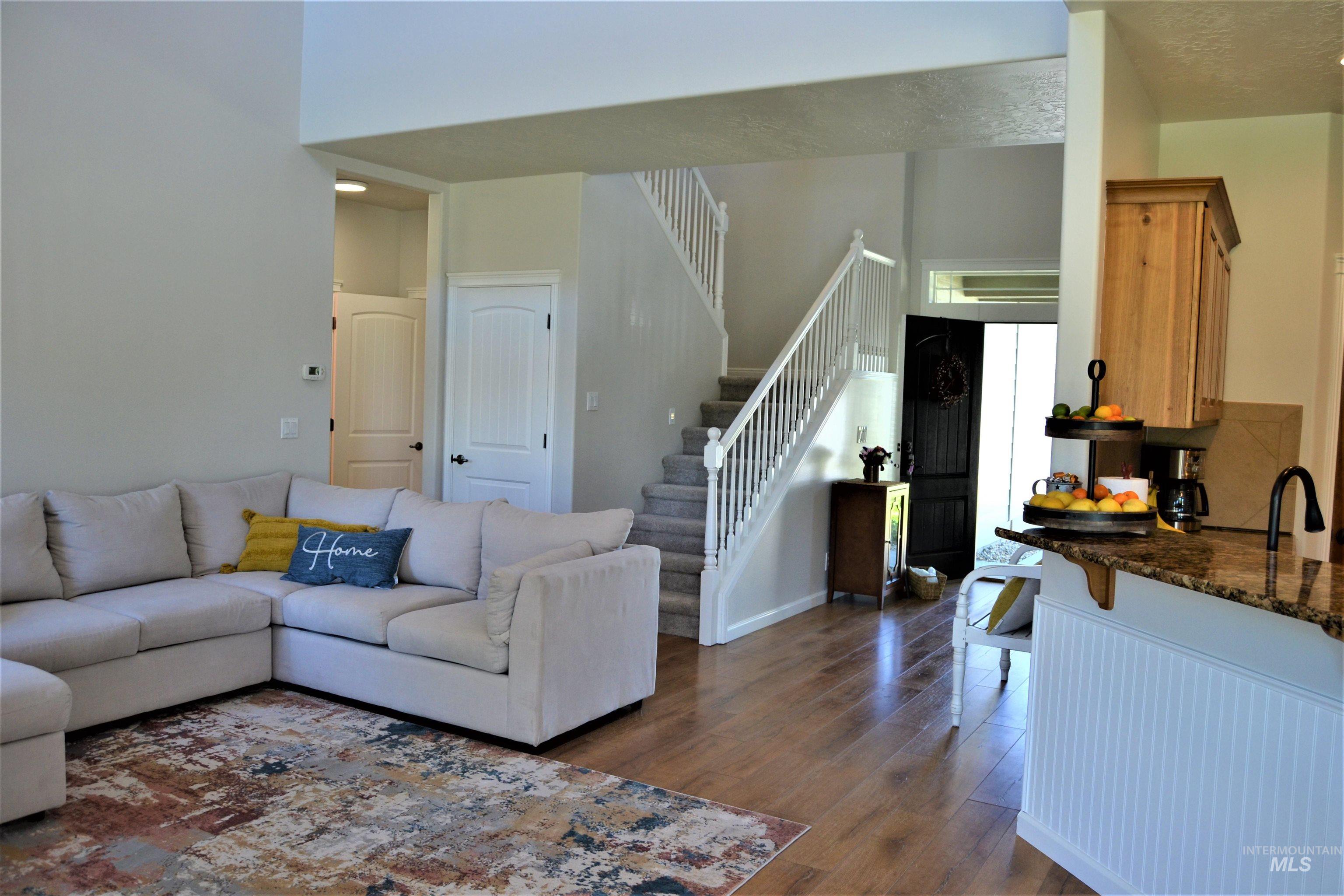 562 N Paddington, Star, Idaho 83669, 4 Bedrooms, 2.5 Bathrooms, Residential For Sale, Price $559,000,MLS 98989598