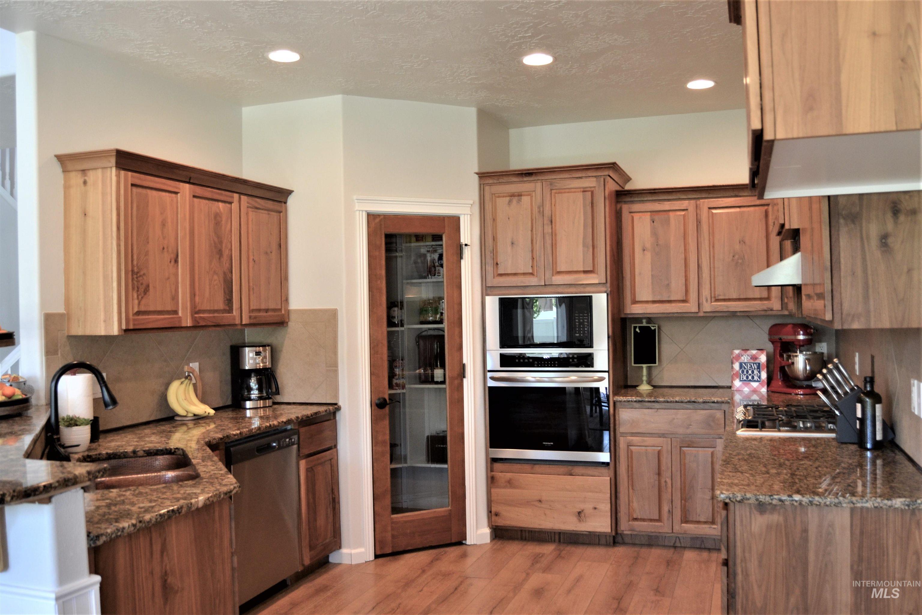 562 N Paddington, Star, Idaho 83669, 4 Bedrooms, 2.5 Bathrooms, Residential For Sale, Price $559,000,MLS 98989598
