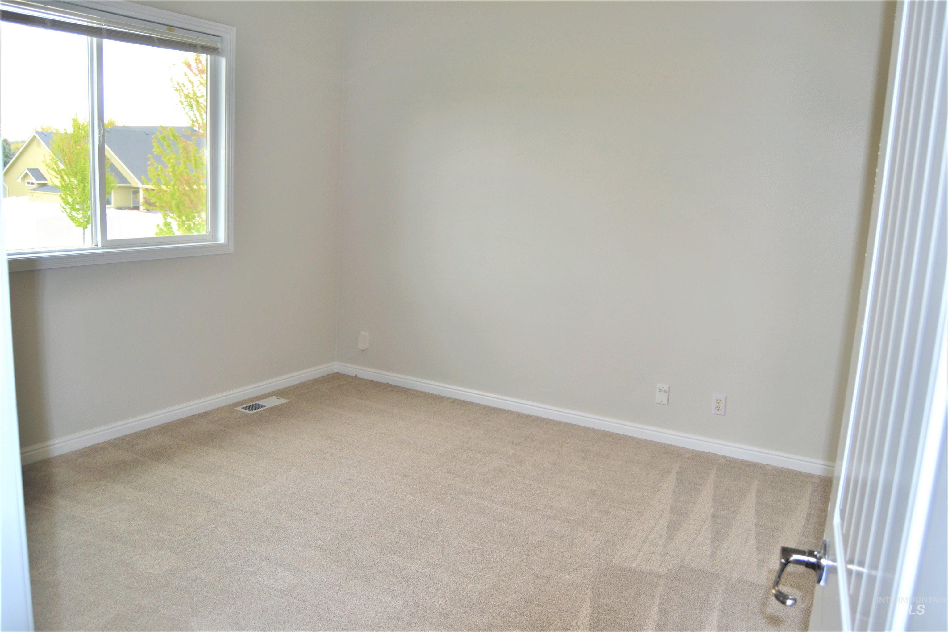 562 N Paddington, Star, Idaho 83669, 4 Bedrooms, 2.5 Bathrooms, Residential For Sale, Price $559,000,MLS 98989598
