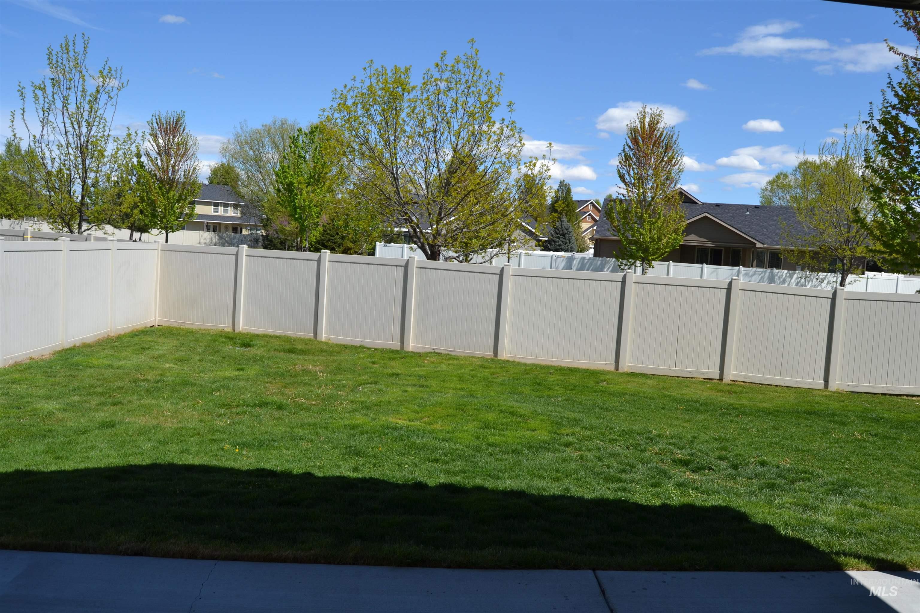 562 N Paddington, Star, Idaho 83669, 4 Bedrooms, 2.5 Bathrooms, Residential For Sale, Price $559,000,MLS 98989598