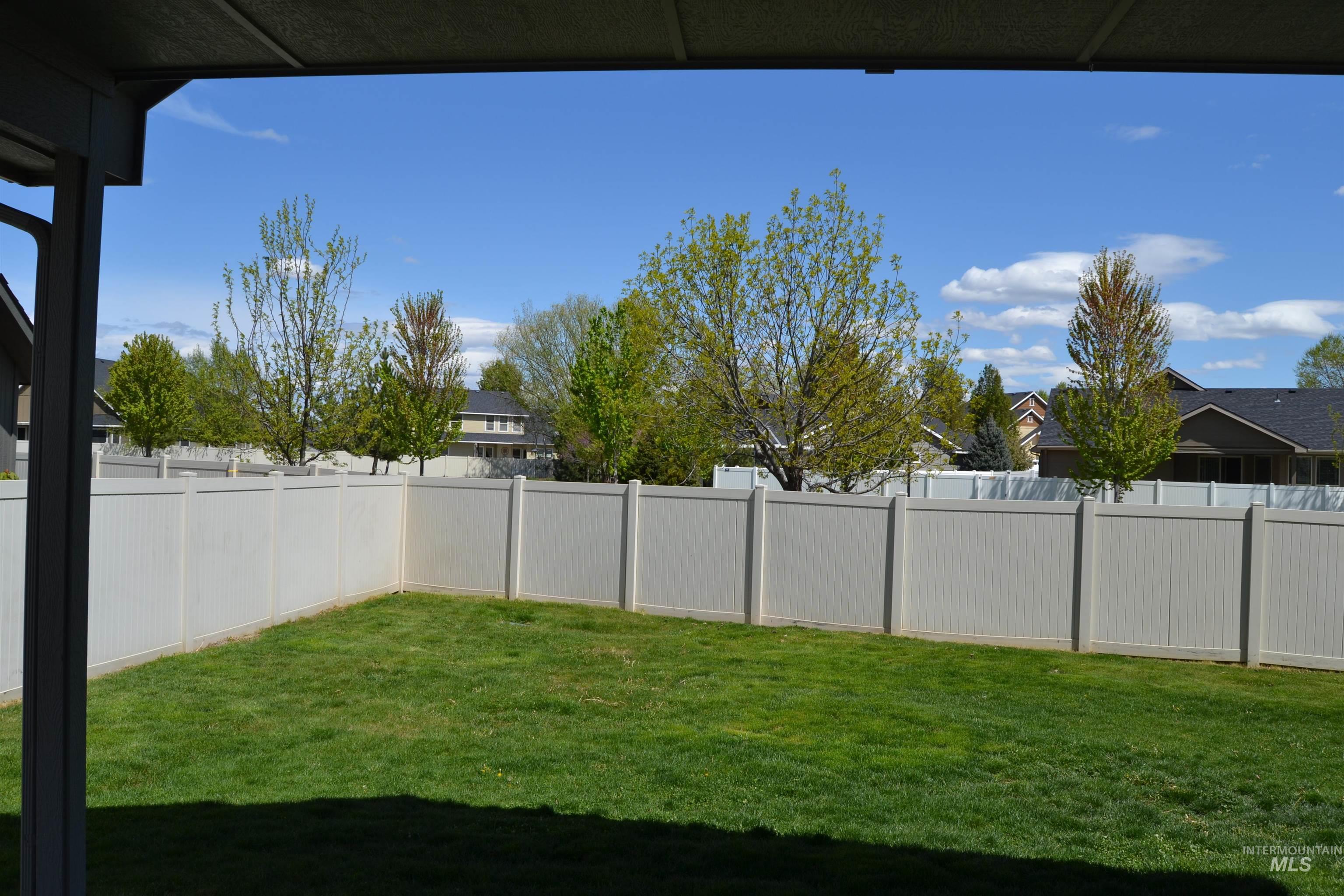 562 N Paddington, Star, Idaho 83669, 4 Bedrooms, 2.5 Bathrooms, Residential For Sale, Price $559,000,MLS 98989598