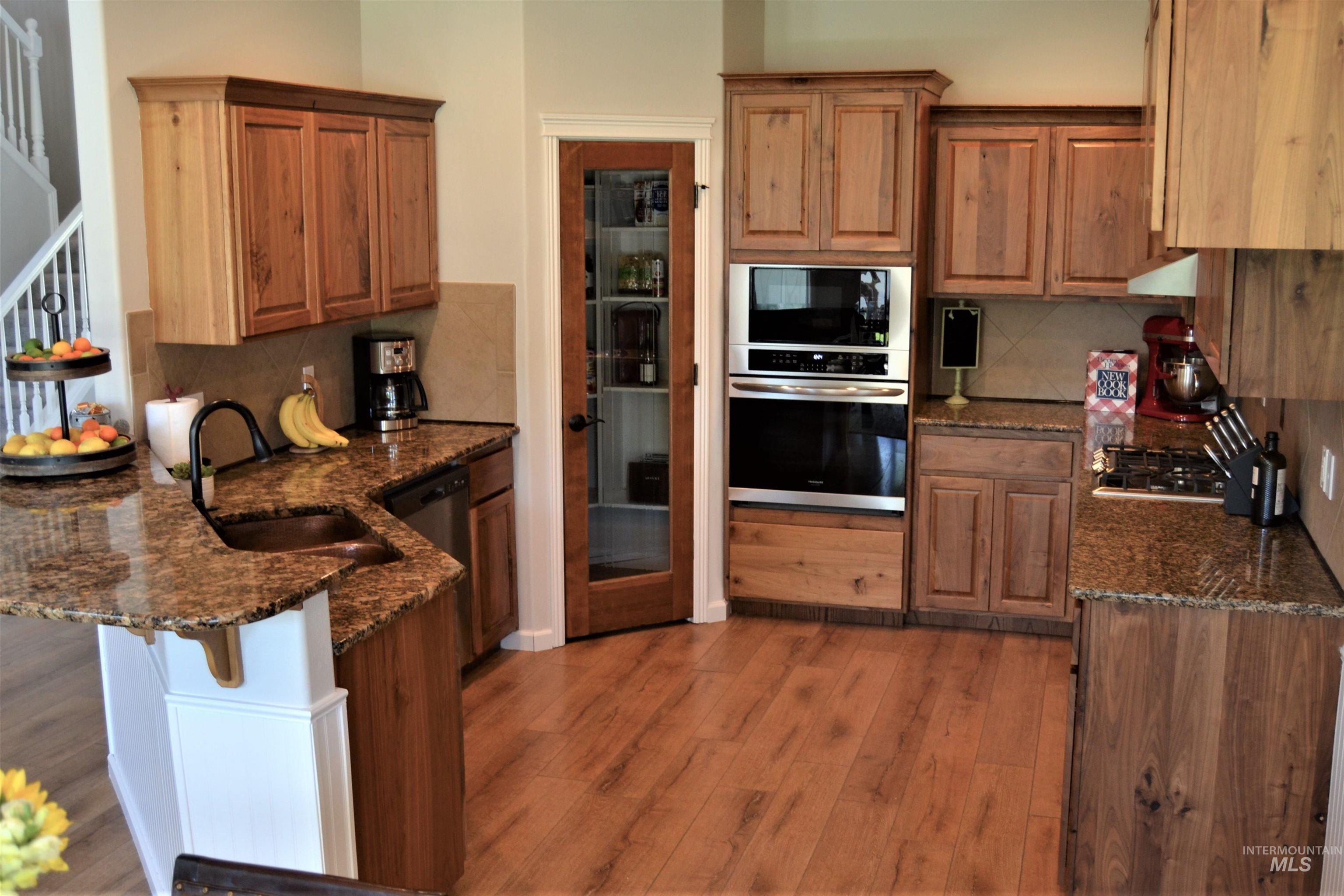 562 N Paddington, Star, Idaho 83669, 4 Bedrooms, 2.5 Bathrooms, Residential For Sale, Price $559,000,MLS 98989598