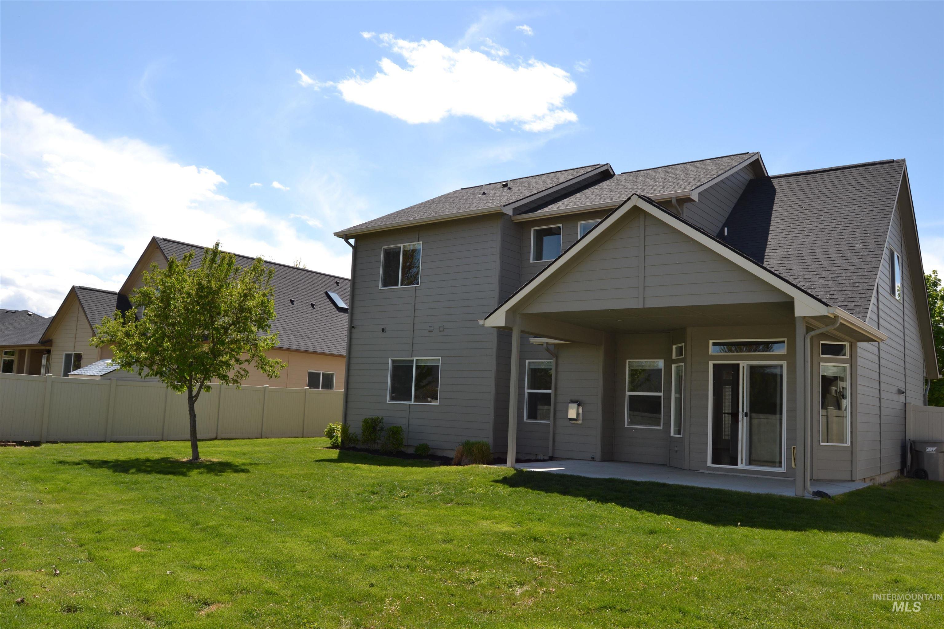 562 N Paddington, Star, Idaho 83669, 4 Bedrooms, 2.5 Bathrooms, Residential For Sale, Price $559,000,MLS 98989598