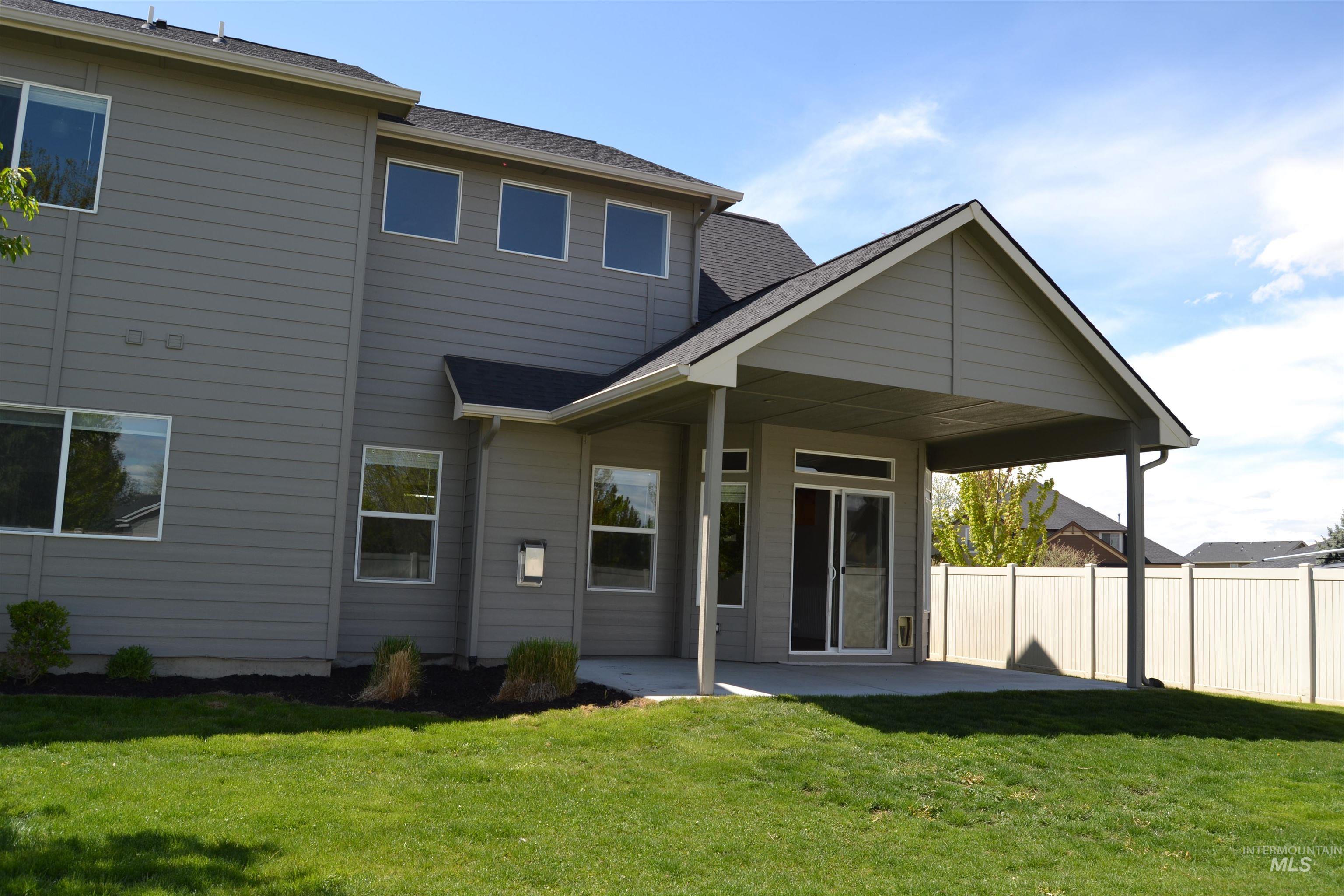 562 N Paddington, Star, Idaho 83669, 4 Bedrooms, 2.5 Bathrooms, Residential For Sale, Price $559,000,MLS 98989598