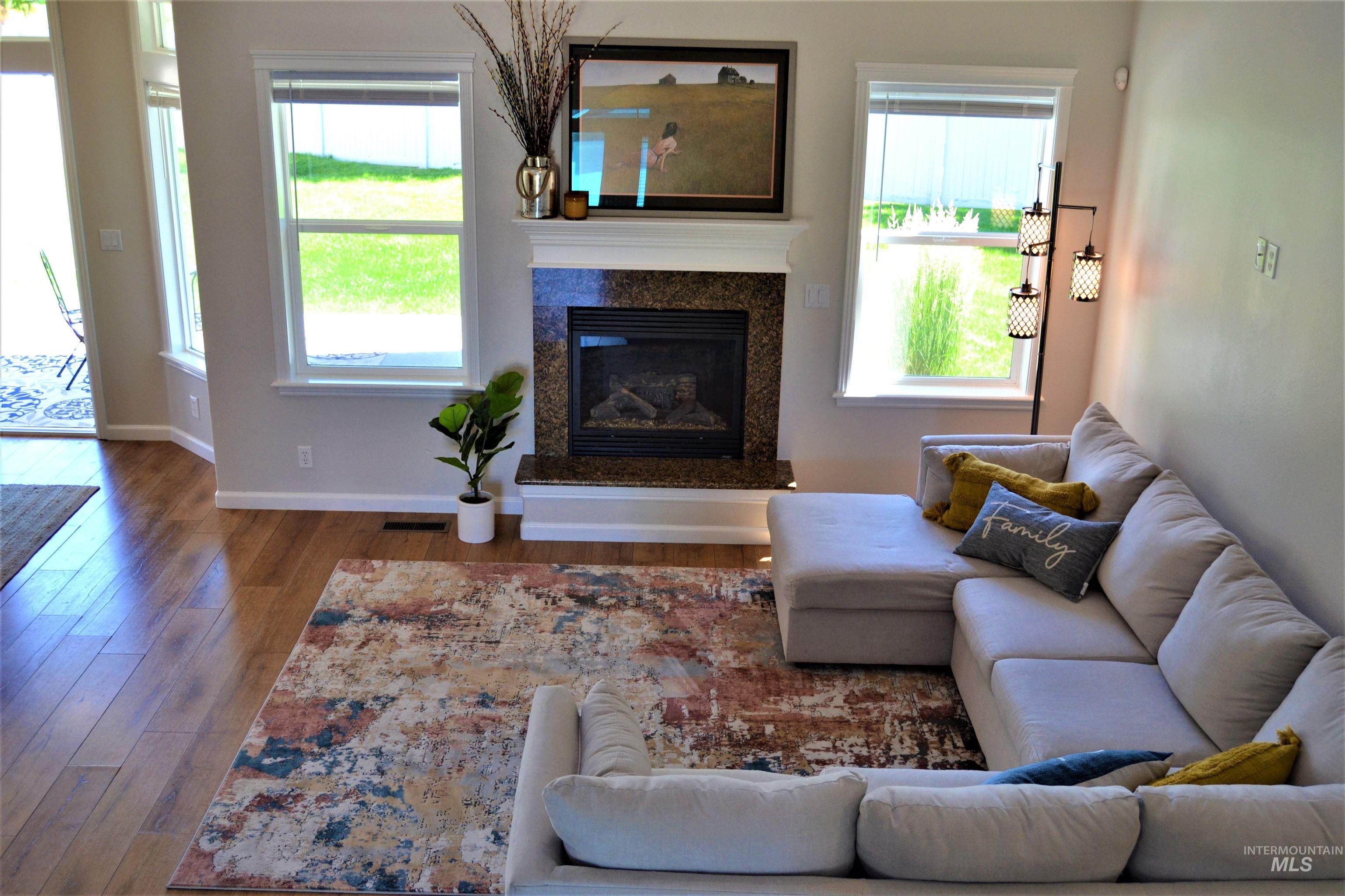 562 N Paddington, Star, Idaho 83669, 4 Bedrooms, 2.5 Bathrooms, Residential For Sale, Price $559,000,MLS 98989598