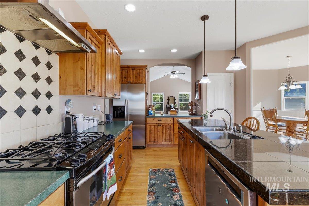 14385 Silver Creek Road, Caldwell, Idaho 83607, 3 Bedrooms, 2 Bathrooms, Residential For Sale, Price $829,999,MLS 98989600