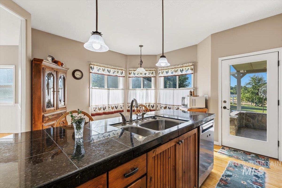 14385 Silver Creek Road, Caldwell, Idaho 83607, 3 Bedrooms, 2 Bathrooms, Residential For Sale, Price $829,999,MLS 98989600