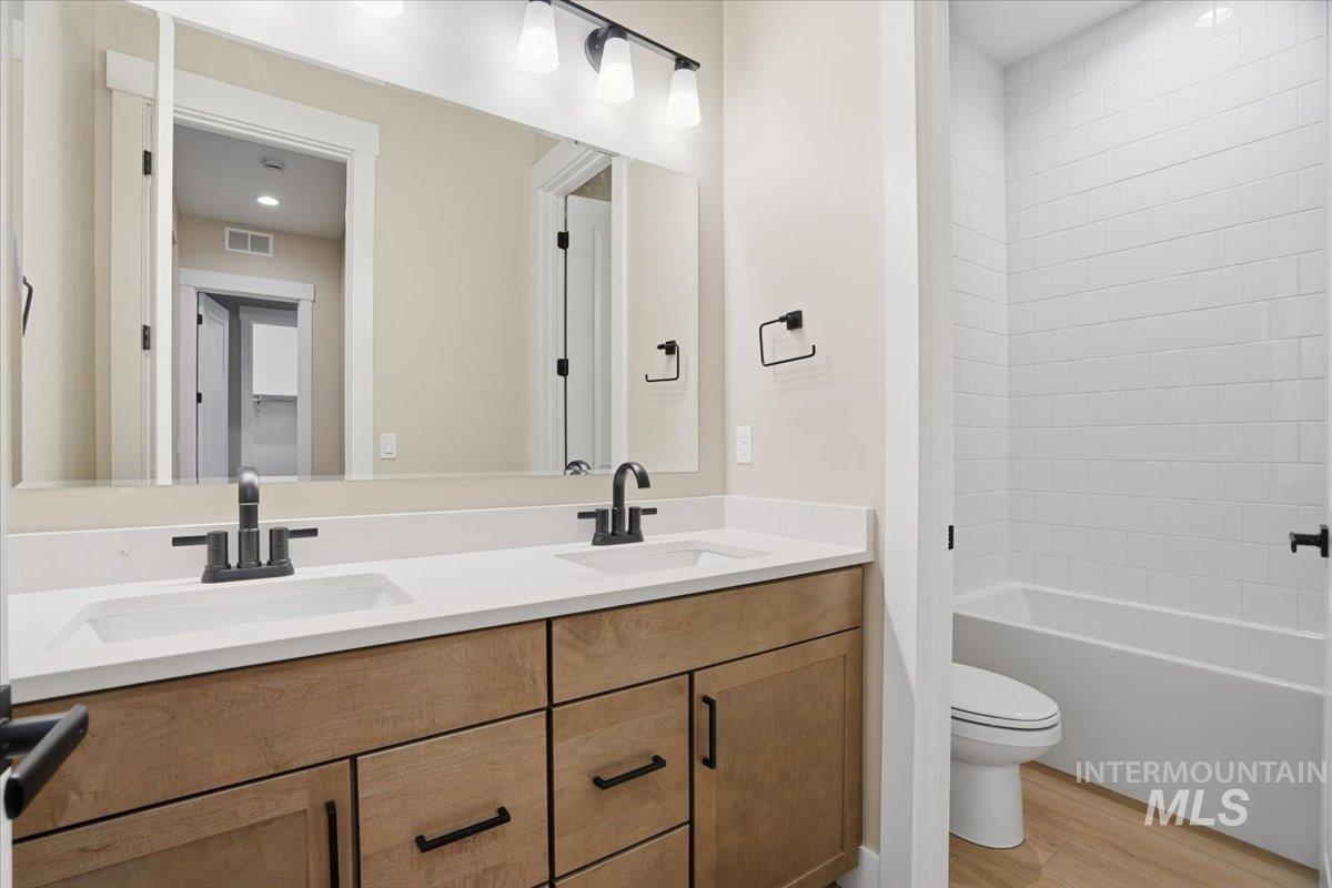 709 E Tallinn St., Meridian, Idaho 83646, 3 Bedrooms, 2.5 Bathrooms, Residential For Sale, Price $724,990,MLS 98989603