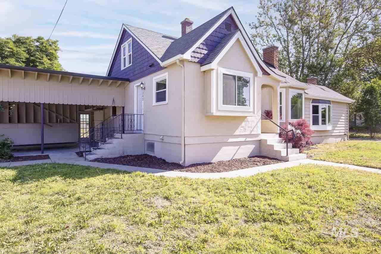 1202 E Main Street, Emmett, Idaho 83617, 3 Bedrooms, 2 Bathrooms, Residential For Sale, Price $397,500,MLS 98989605