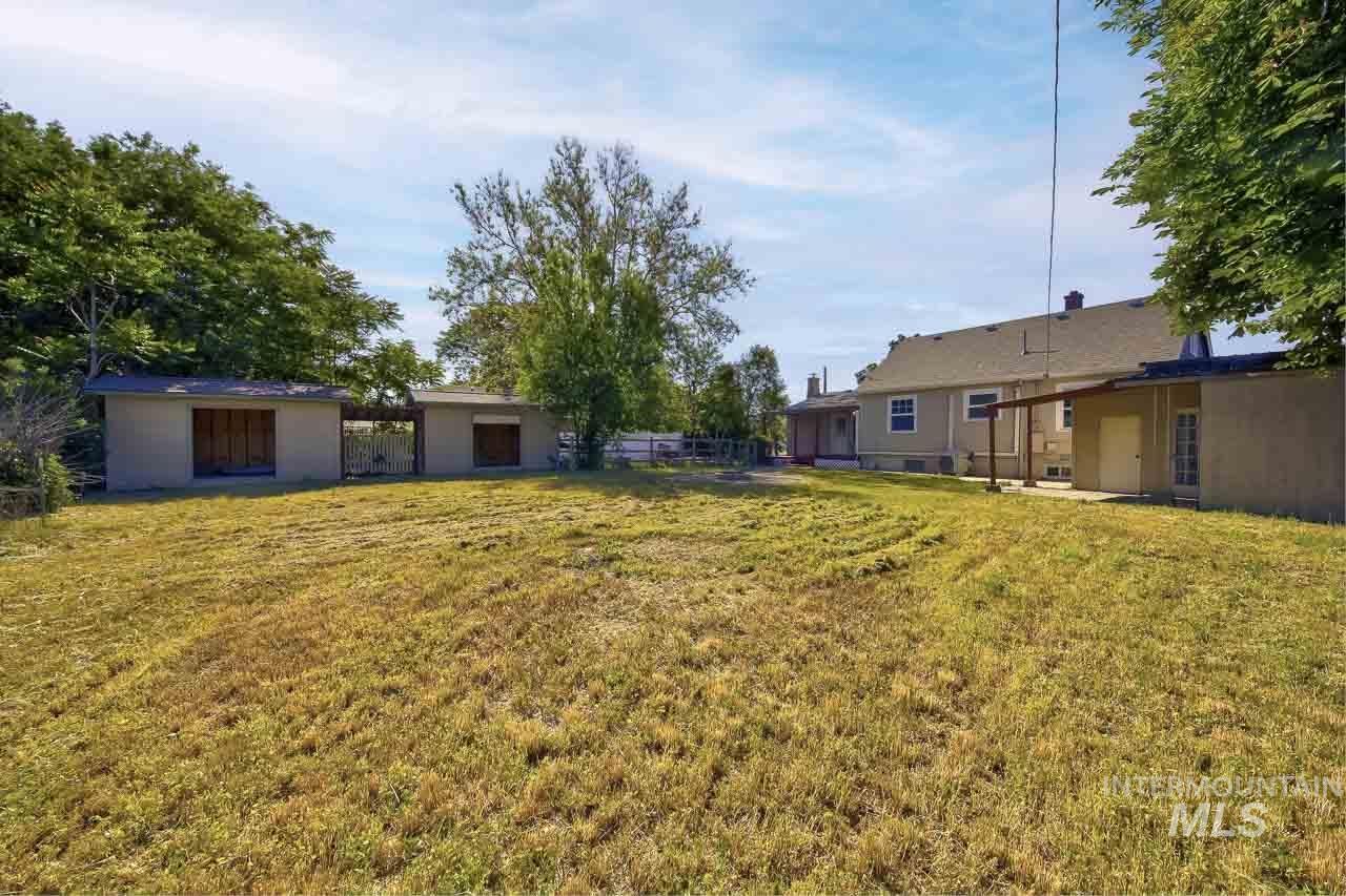 1202 E Main Street, Emmett, Idaho 83617, 3 Bedrooms, 2 Bathrooms, Residential For Sale, Price $397,500,MLS 98989605