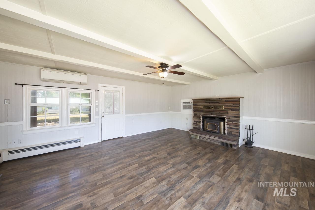 1202 E Main Street, Emmett, Idaho 83617, 3 Bedrooms, 2 Bathrooms, Residential For Sale, Price $397,500,MLS 98989605