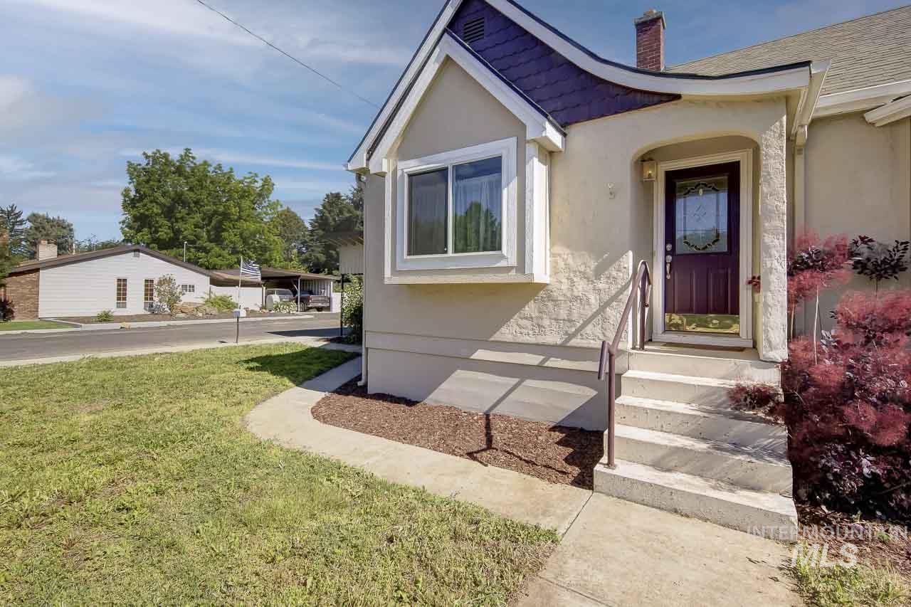1202 E Main Street, Emmett, Idaho 83617, 3 Bedrooms, 2 Bathrooms, Residential For Sale, Price $397,500,MLS 98989605