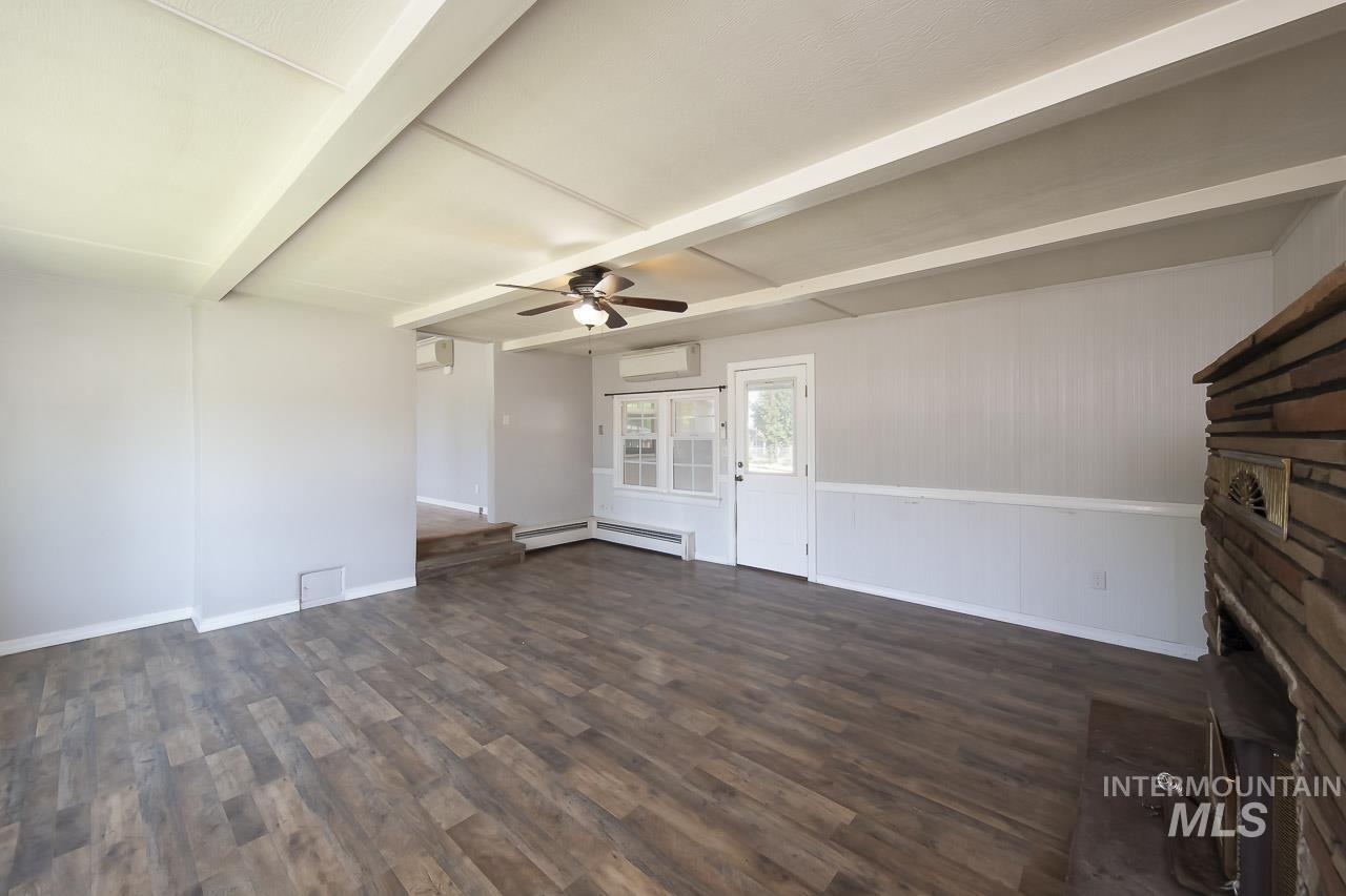 1202 E Main Street, Emmett, Idaho 83617, 3 Bedrooms, 2 Bathrooms, Residential For Sale, Price $397,500,MLS 98989605