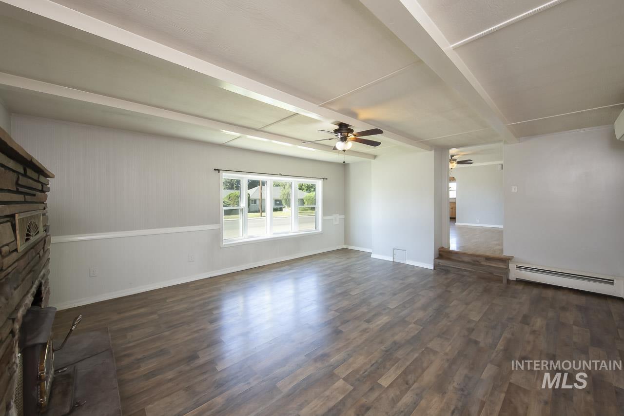 1202 E Main Street, Emmett, Idaho 83617, 3 Bedrooms, 2 Bathrooms, Residential For Sale, Price $397,500,MLS 98989605
