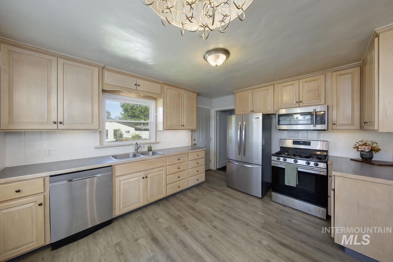 1202 E Main Street, Emmett, Idaho 83617, 3 Bedrooms, 2 Bathrooms, Residential For Sale, Price $397,500,MLS 98989605