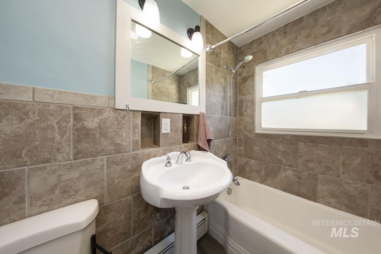 1202 E Main Street, Emmett, Idaho 83617, 3 Bedrooms, 2 Bathrooms, Residential For Sale, Price $397,500,MLS 98989605