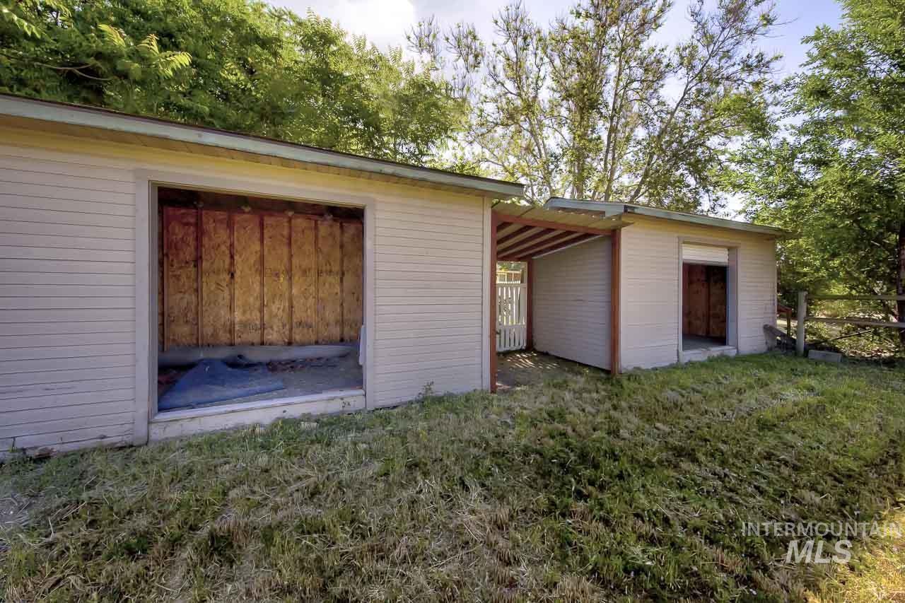 1202 E Main Street, Emmett, Idaho 83617, 3 Bedrooms, 2 Bathrooms, Residential For Sale, Price $385,000,MLS 98989605