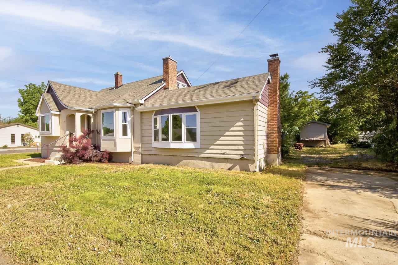 1202 E Main Street, Emmett, Idaho 83617, 3 Bedrooms, 2 Bathrooms, Residential For Sale, Price $397,500,MLS 98989605