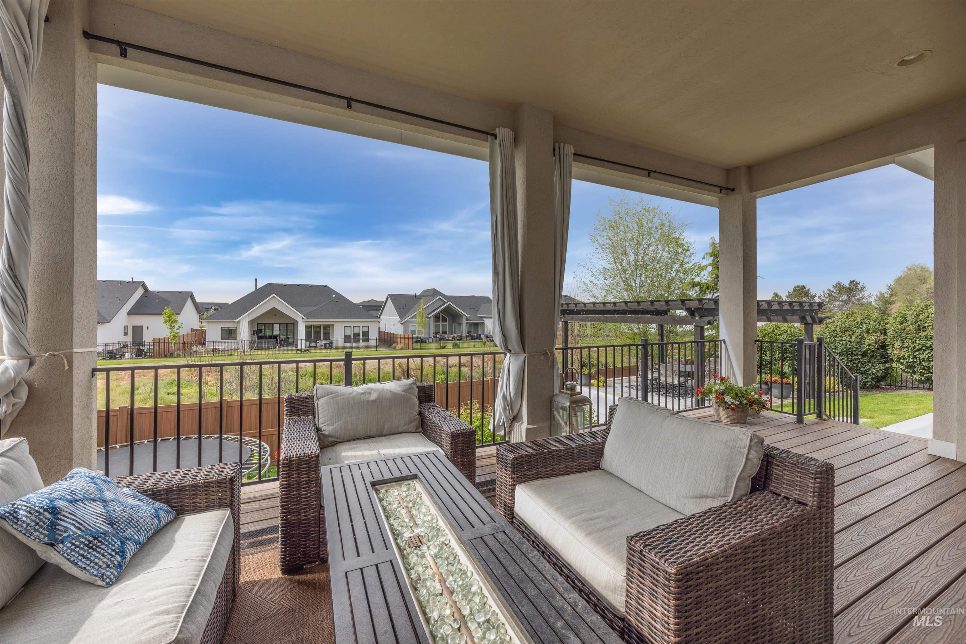 3457 W Barefoot, Eagle, Idaho 83616, 4 Bedrooms, 3.5 Bathrooms, Residential For Sale, Price $989,669,MLS 98989613