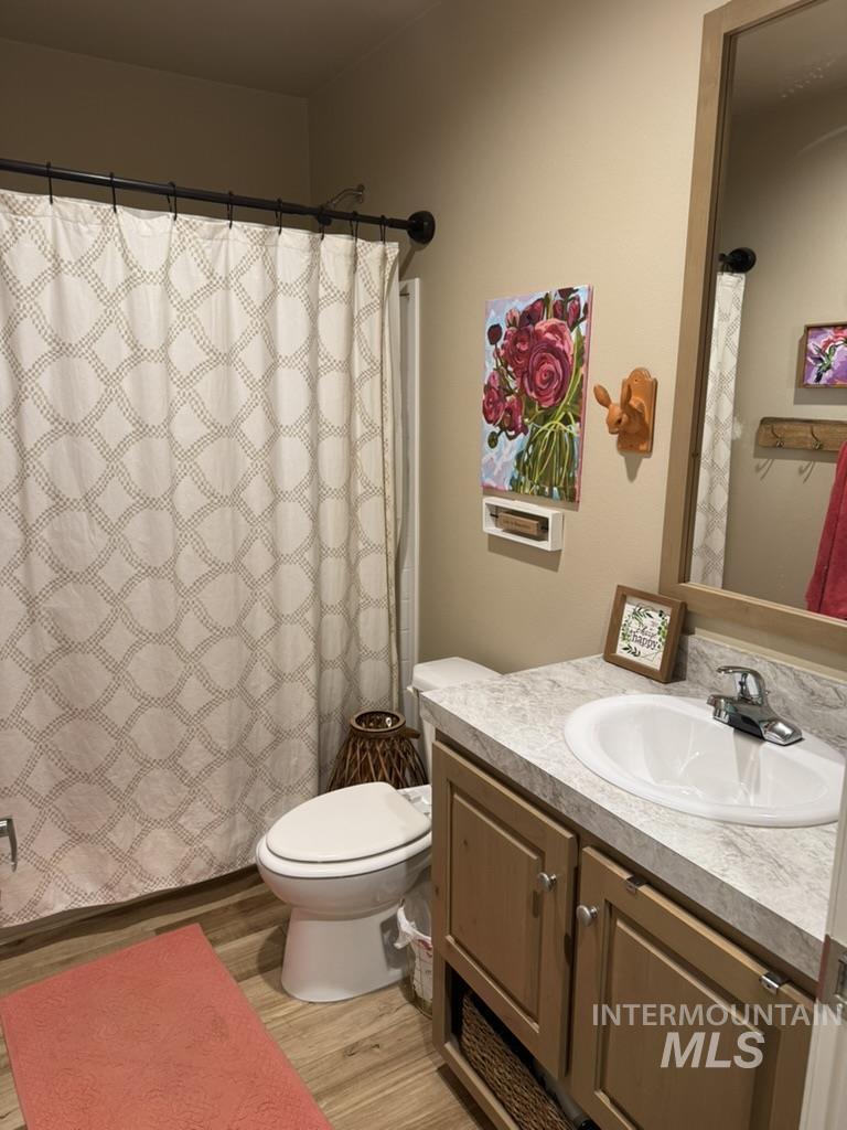 2108 E Blue Spruce Ln, Boise, Idaho 83716, 3 Bedrooms, 2 Bathrooms, Residential For Sale, Price $265,000,MLS 98989621