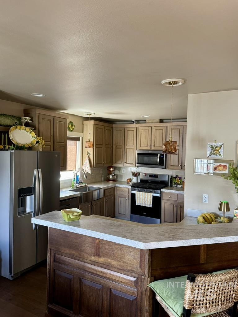 2108 E Blue Spruce Ln, Boise, Idaho 83716, 3 Bedrooms, 2 Bathrooms, Residential For Sale, Price $265,000,MLS 98989621