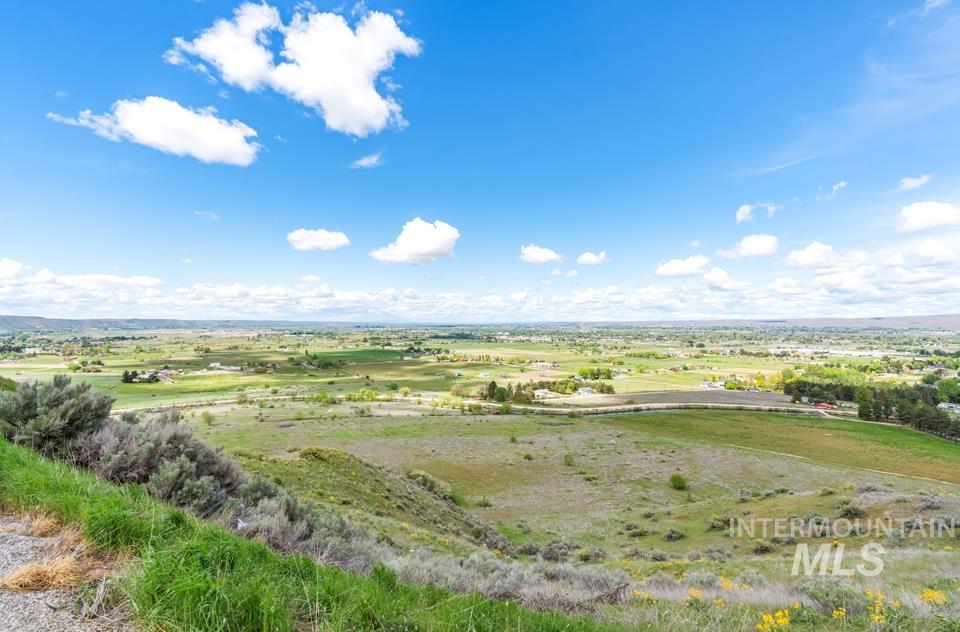 2736 Soulen Dr, Emmett, Idaho 83607, 3 Bedrooms, 2 Bathrooms, Residential For Sale, Price $589,000,MLS 98989626